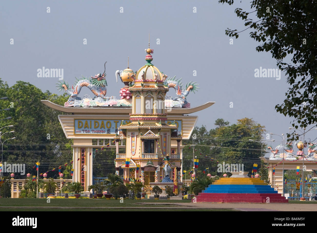 Edifici religiosi a Cao Dai Tay Ninh Santa Sede a Tay Ninh Vietnam Foto Stock