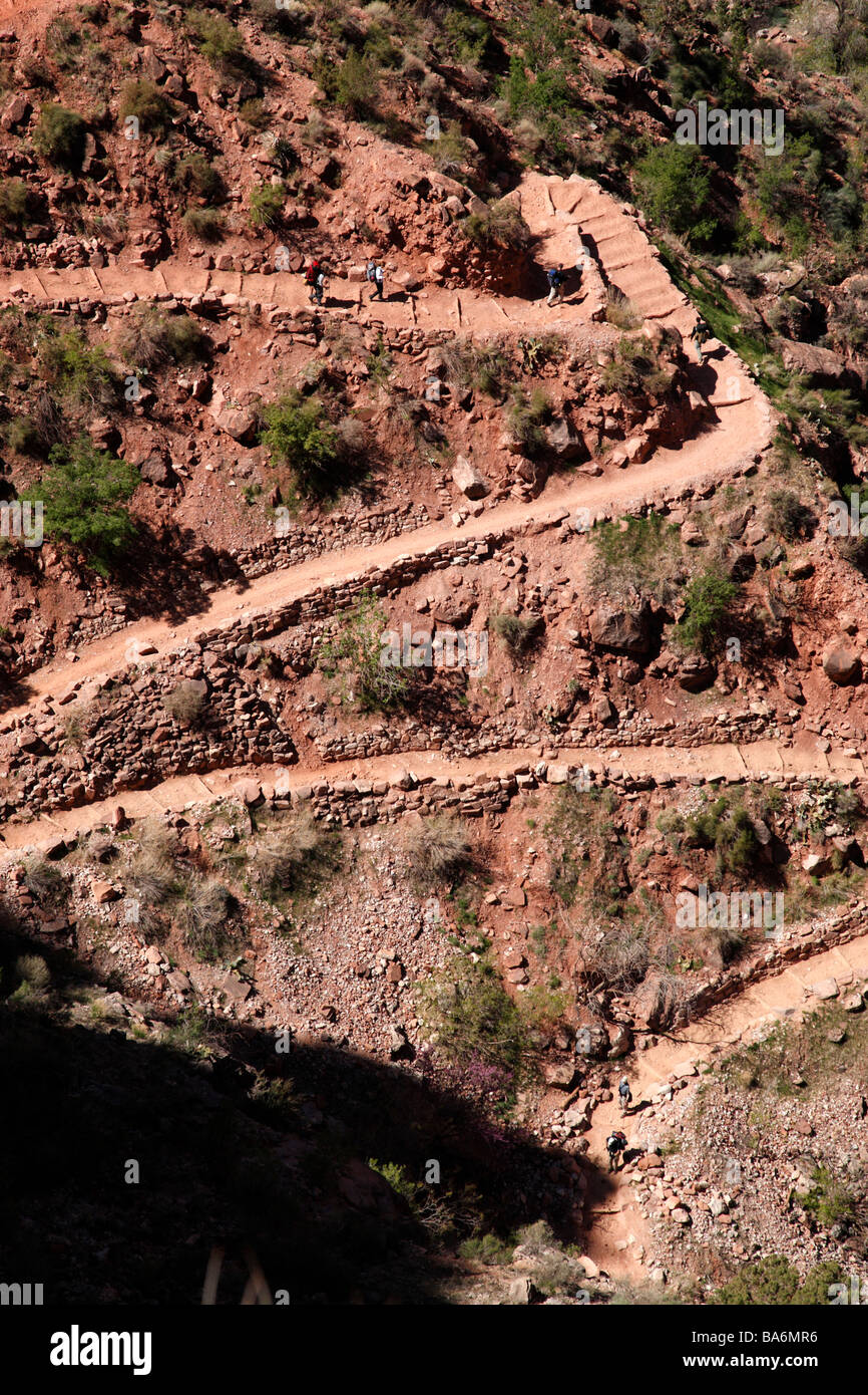 A zig zag di Bright Angel trail visto dal 3 miglio rest house il parco nazionale del Grand Canyon South Rim arizona usa Foto Stock