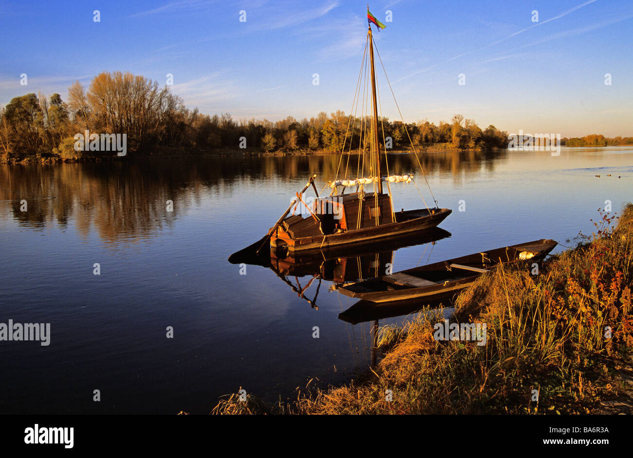 Francia, Indre et Loire, Valle della Loira classificato come patrimonio mondiale dall' UNESCO, Brehemont, gabares sul fiume Loira Foto Stock