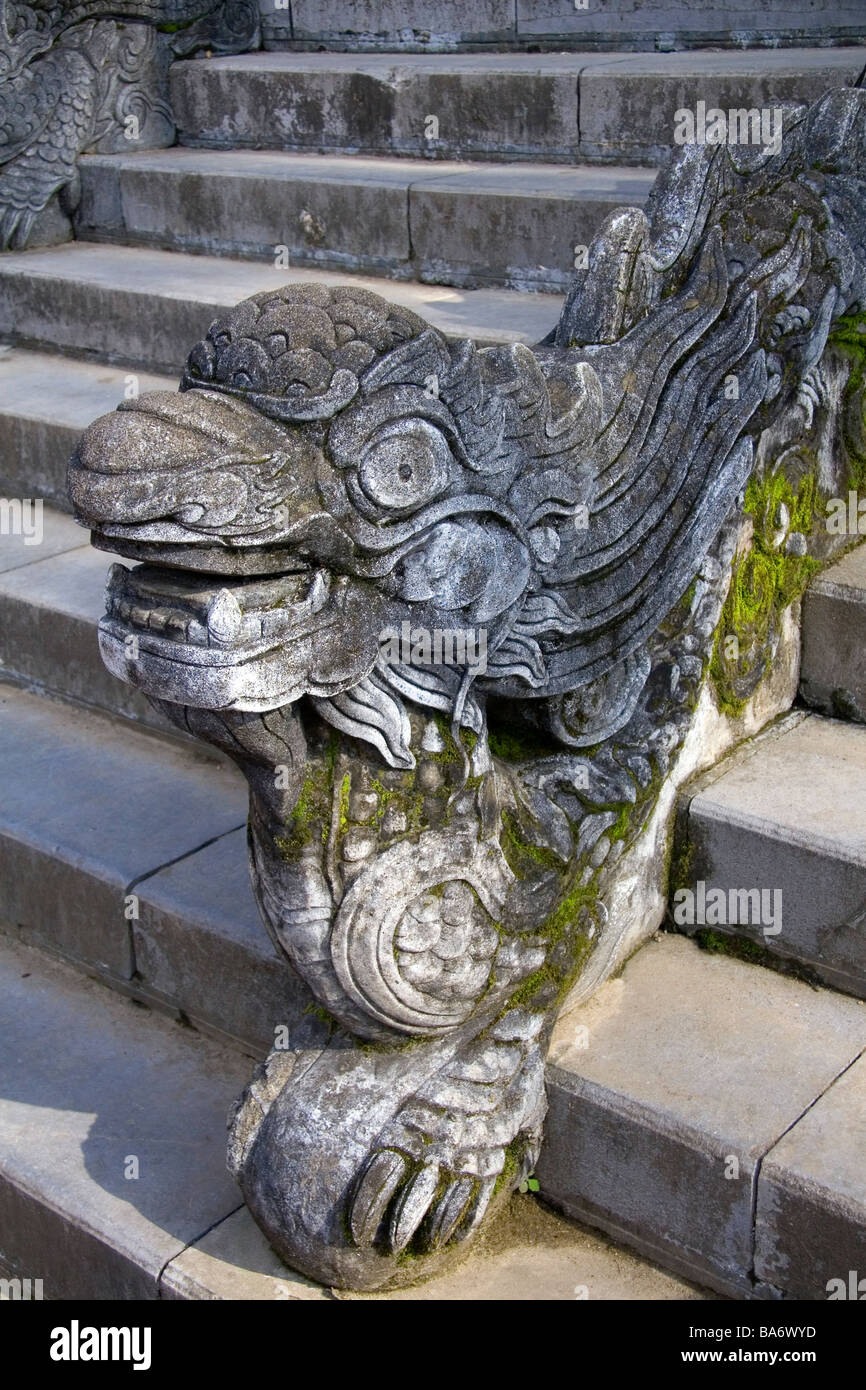 Dragon dettaglio sul Tempio Mieu all'interno della cittadella imperiale di Hue Vietnam Foto Stock