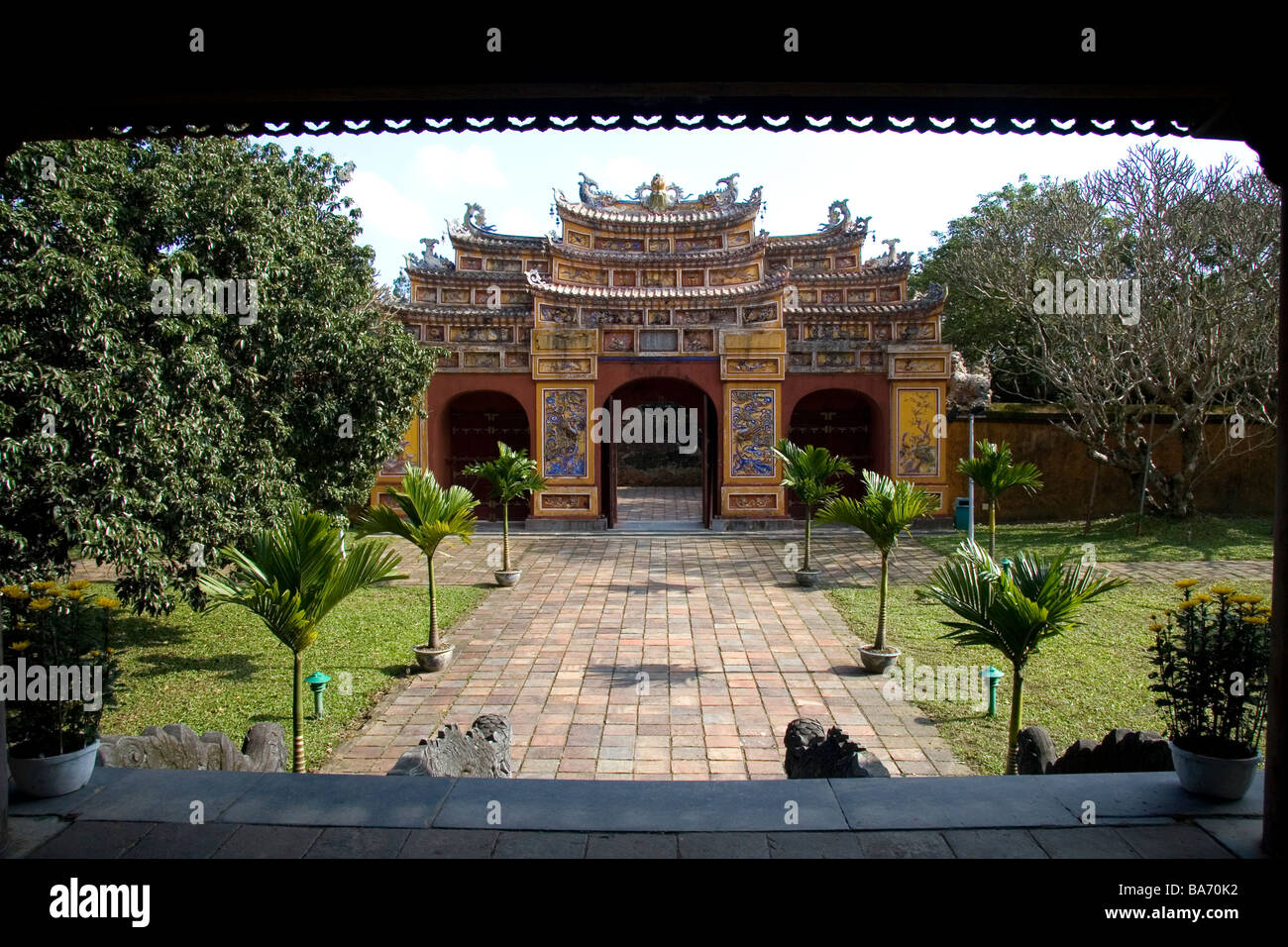 Hien Nhan porta all'interno della cittadella imperiale di Hue Vietnam Foto Stock