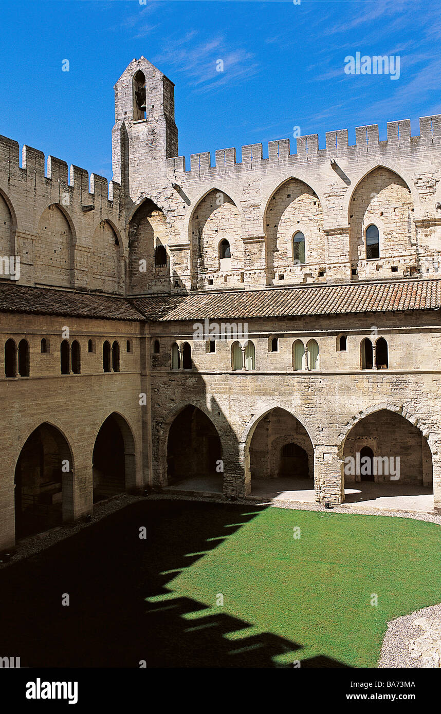 Francia, Vaucluse, Avignone, Palais des Papes classificato come patrimonio mondiale dall' UNESCO, Benoit XII chiostro Foto Stock