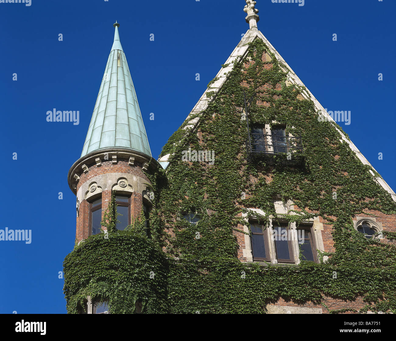 La Germania dal porto di Amburgo-edifici della città vecchia torre di dettaglio facciata cresce su city città anseatica di storage città-porto-city house Foto Stock