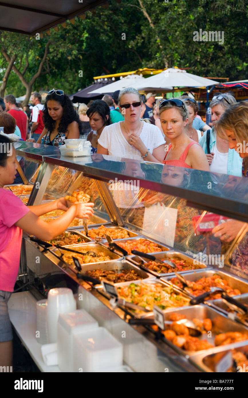 Chioschi a Mindil Beach Sunset mercati. Darwin, Territorio del Nord, l'AUSTRALIA Foto Stock