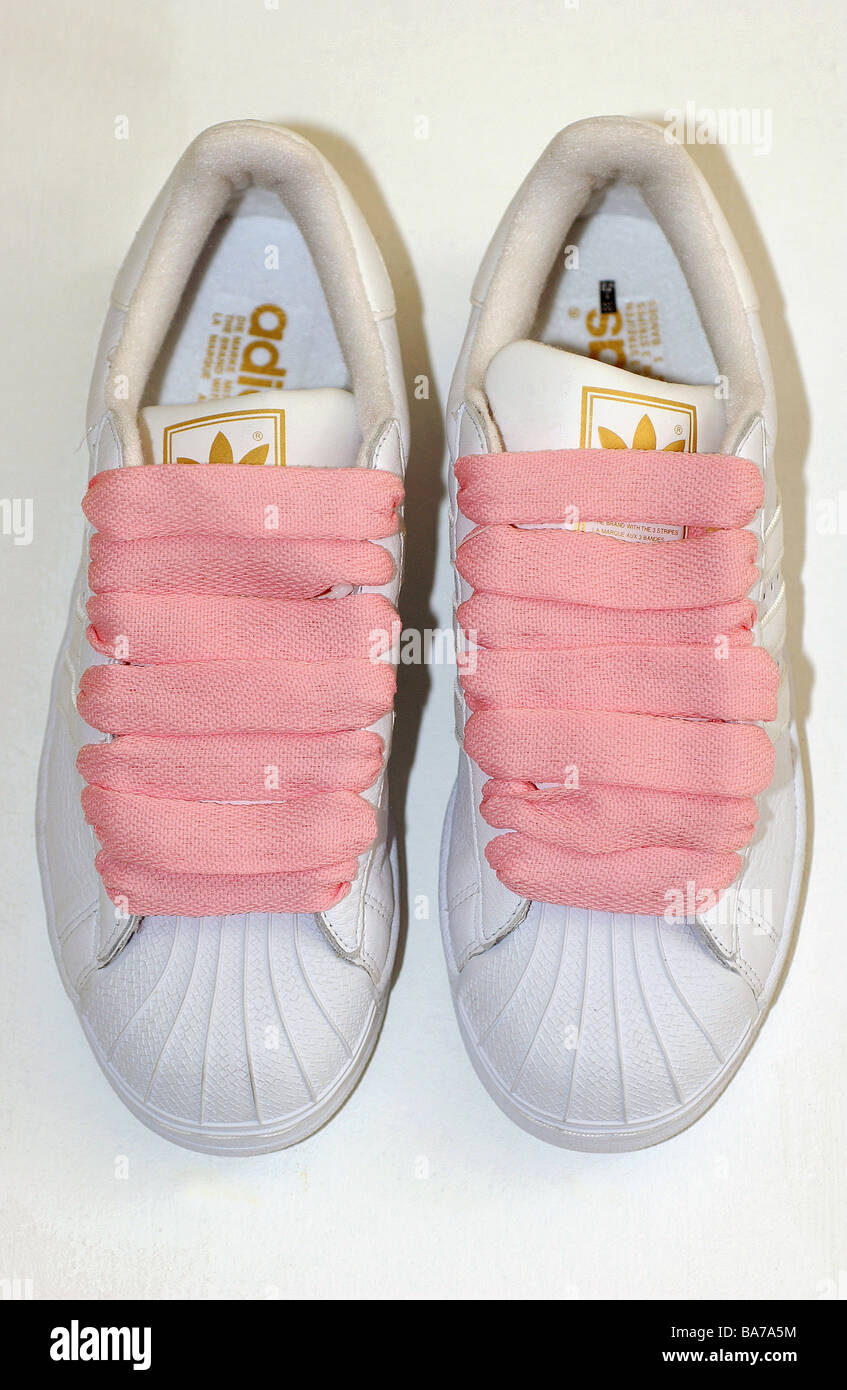 Sneakers sa lacci delle scarpe rosa senza rilasciare i modelli di Adidas  palestra scarpe scarpe donna sneakers scarpa-coppia atleticamente Tendenza  moda Foto stock - Alamy