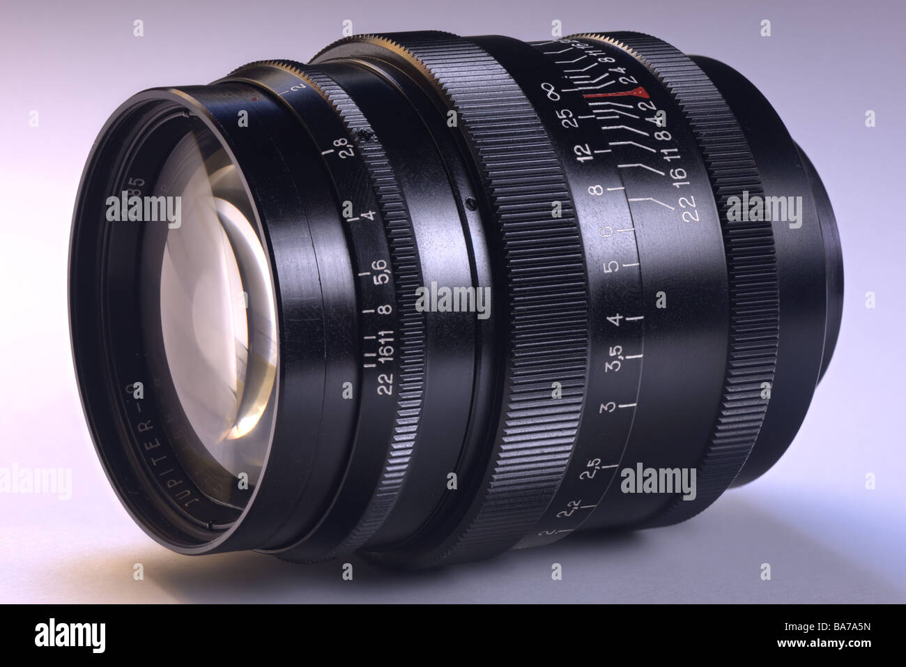 Vecchia macchina fotografica russa lenti Carl Zeiss copia Giove-9 85/2 Foto  stock - Alamy