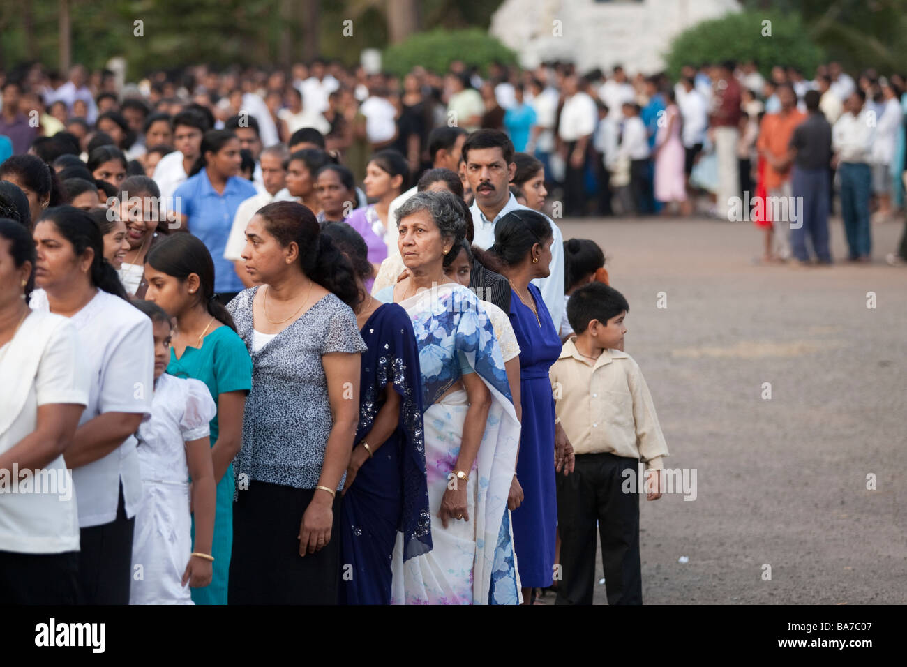 Goans celebra il Venerdì Santo a San Antonio chiesa Siolim Goa in India. L'ex enclave Portoghese è prevalentemente cattolico Foto Stock