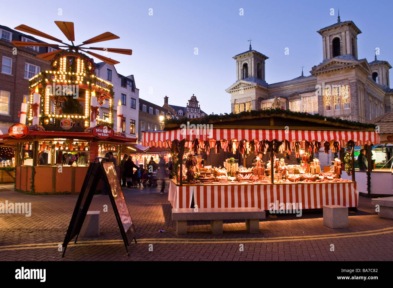 Il tedesco Il Mercatino di Natale a Kingston upon Thames Surrey in Inghilterra REGNO UNITO Foto Stock