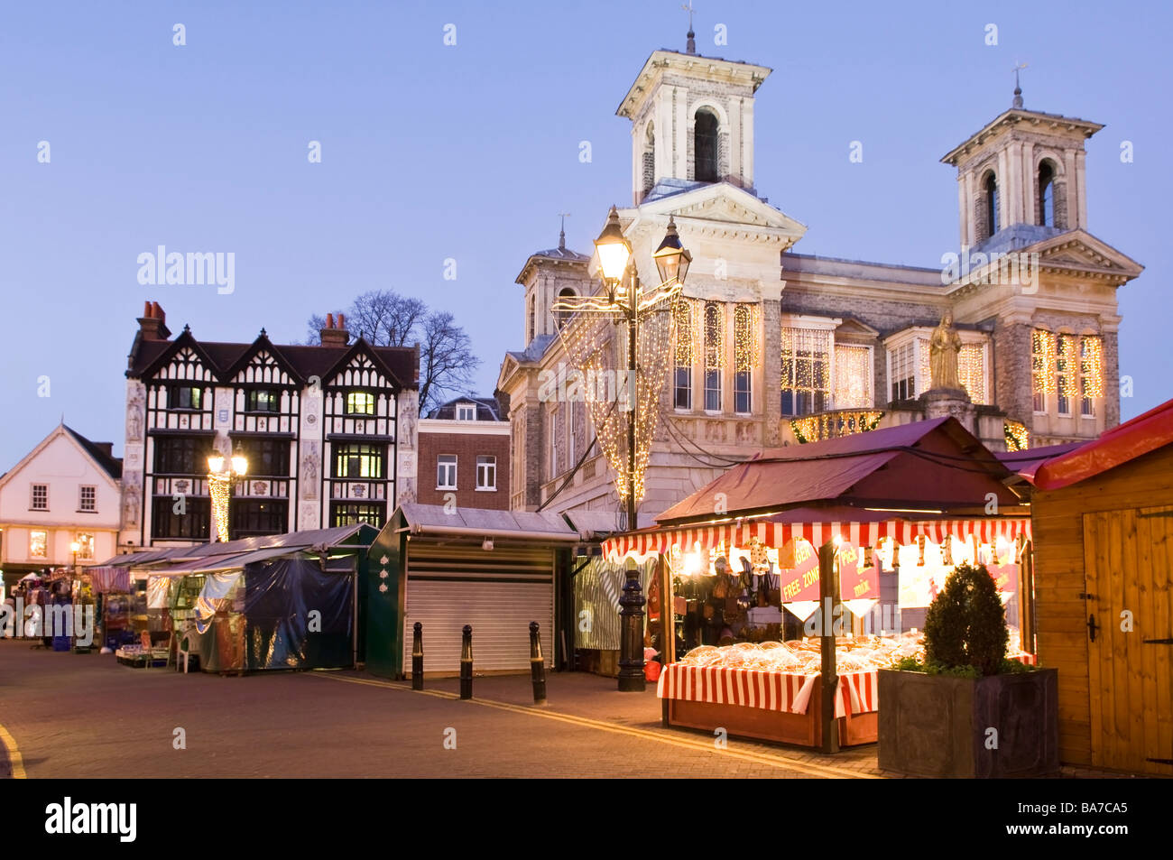 Il tedesco Il Mercatino di Natale a Kingston upon Thames Surrey in Inghilterra REGNO UNITO Foto Stock