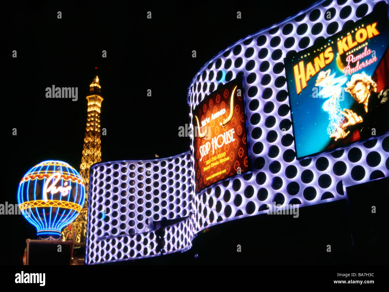Vista esterna del Hotel Planet Hollywood di notte, Las Vegas, Nevada, Stati Uniti d'America, America Foto Stock
