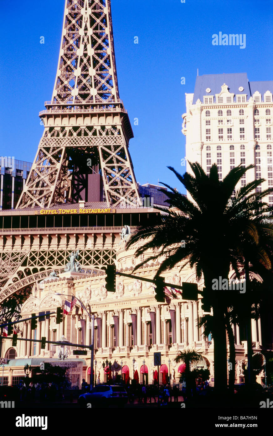 Vista esterna dell'albergo e il casinò di Parigi, Las Vegas, Nevada, Stati Uniti d'America, America Foto Stock