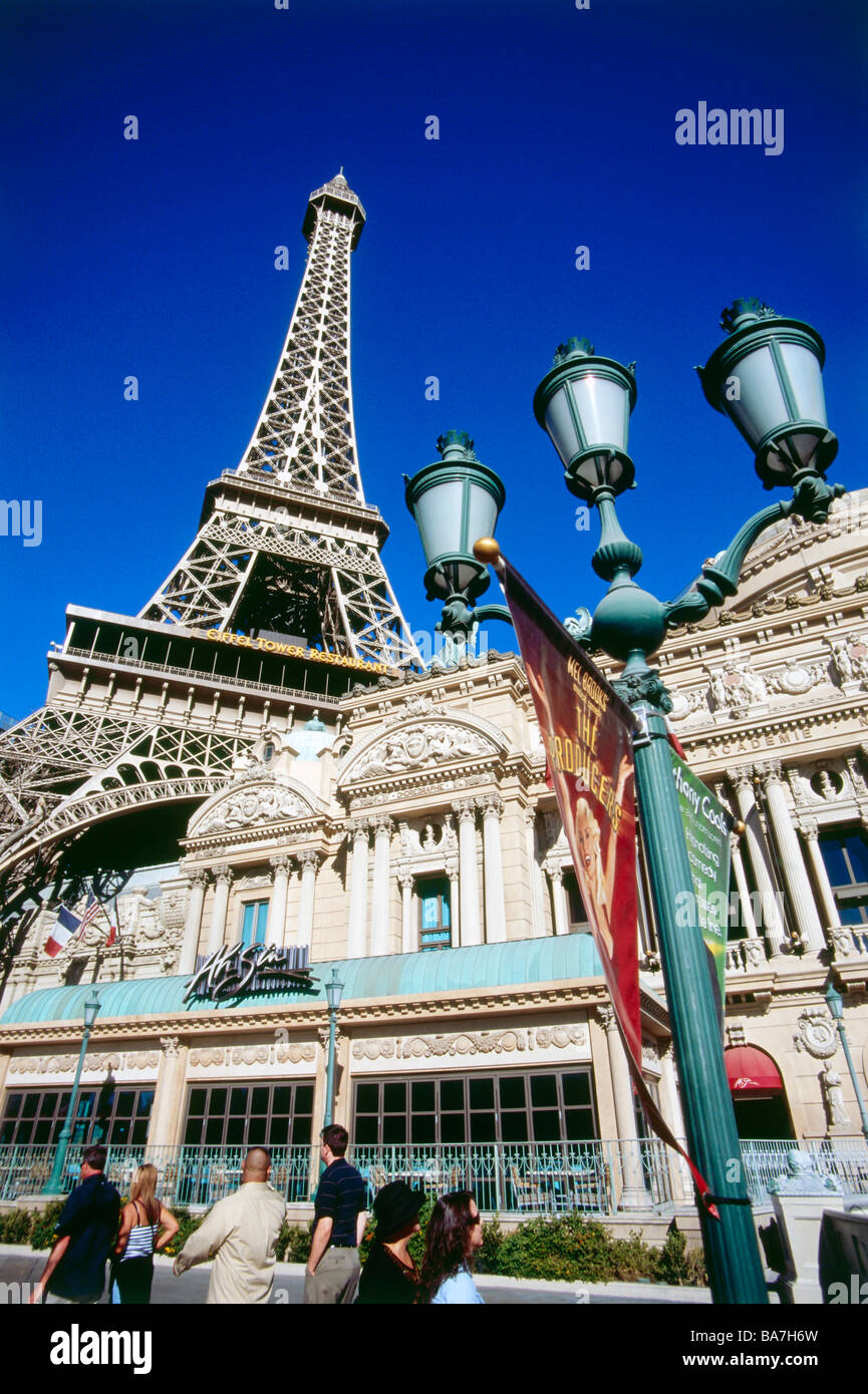 Vista esterna dell'albergo e il casinò di Parigi, Las Vegas, Nevada, Stati Uniti d'America, America Foto Stock