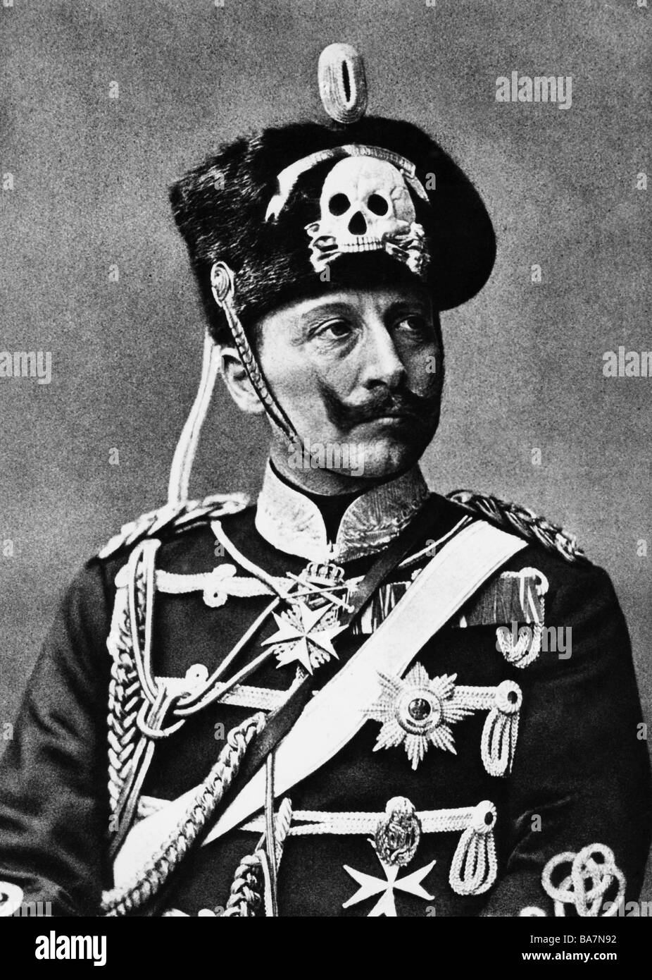 Guglielmo II, 27.1.1859 - 4.6.1941, imperatore tedesco 15.6.1888 - 9.11.1918, ritratto, uniforme di 1st Reggimento di Hussars, circa 1900, Foto Stock