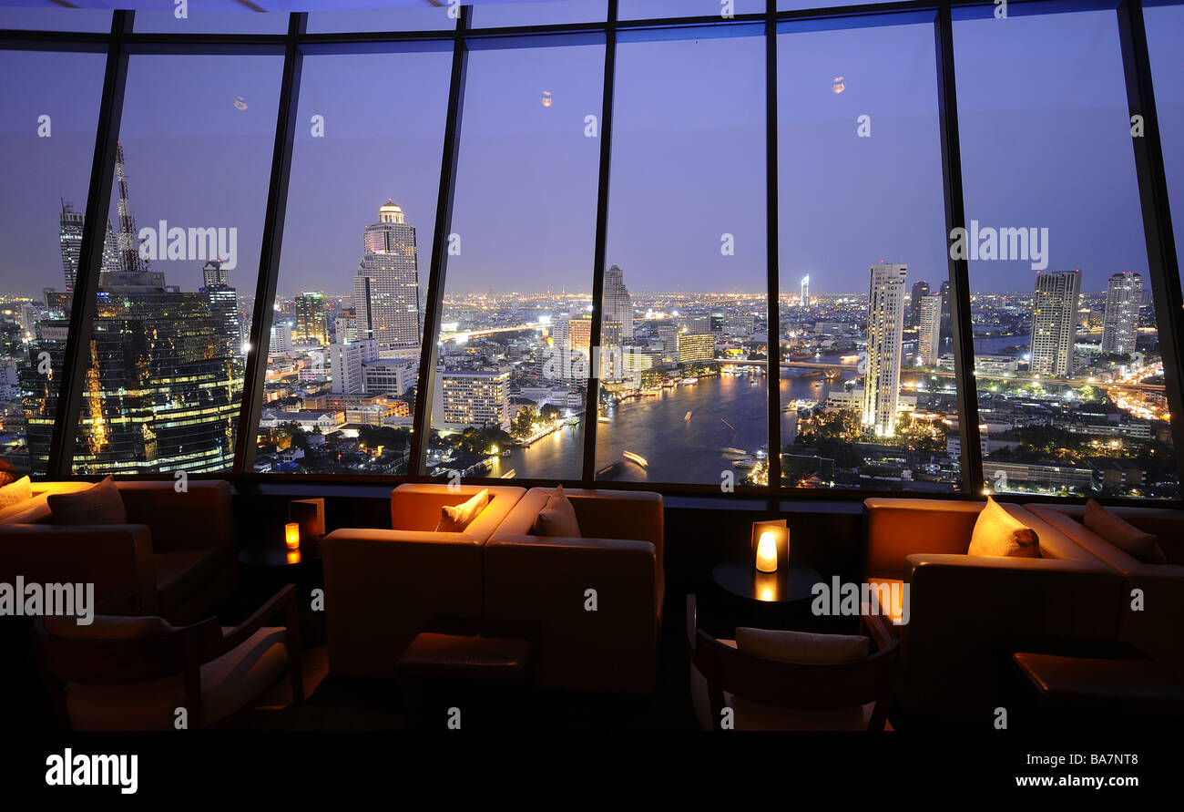 Vista dal bar dell'Hilton Hotel di Bang Rak trimestre vicino al fiume, Bangkok, Thailandia Foto Stock