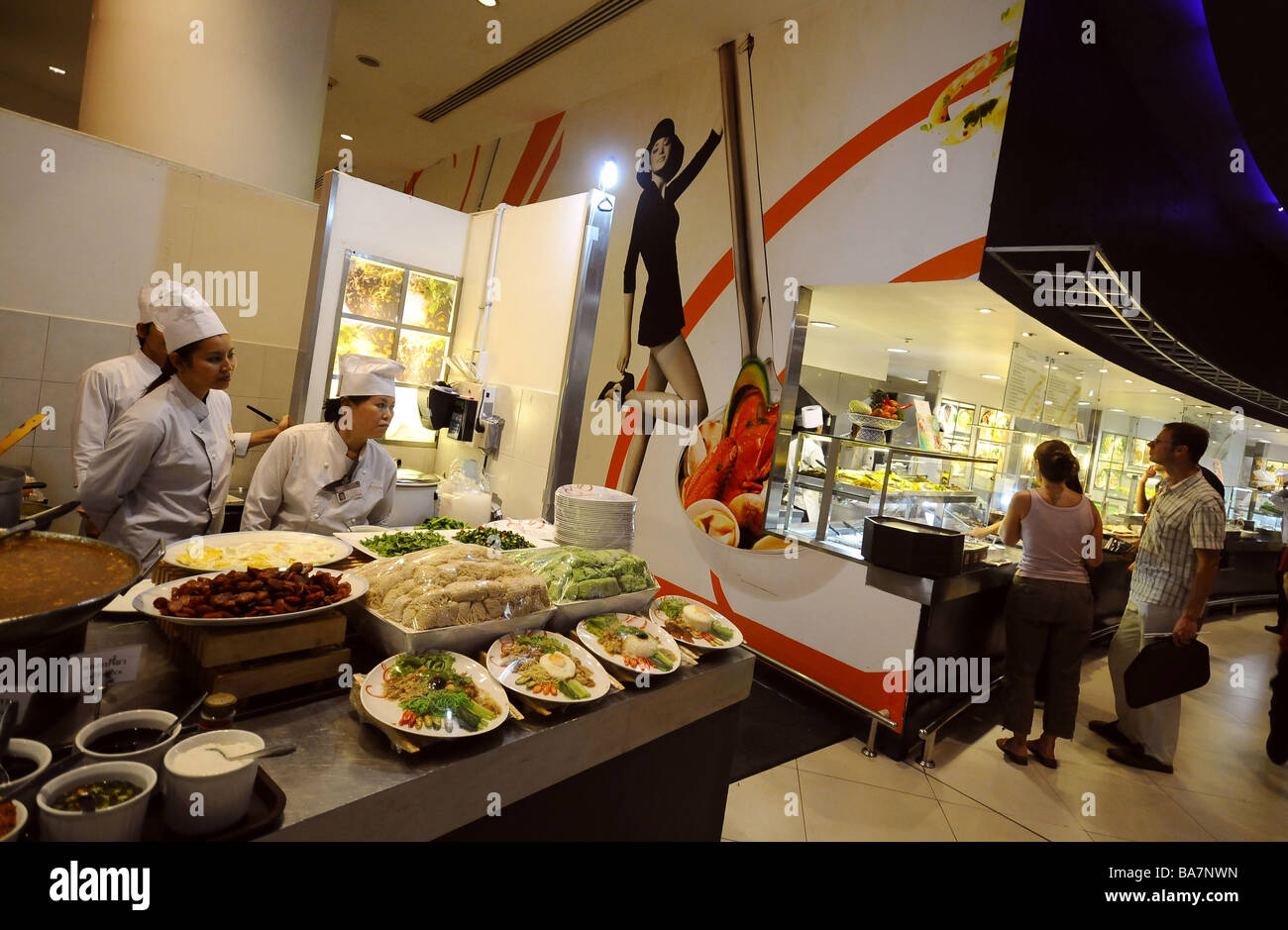 Food court in Piazza Siam, Bangkok, Thailandia Foto Stock