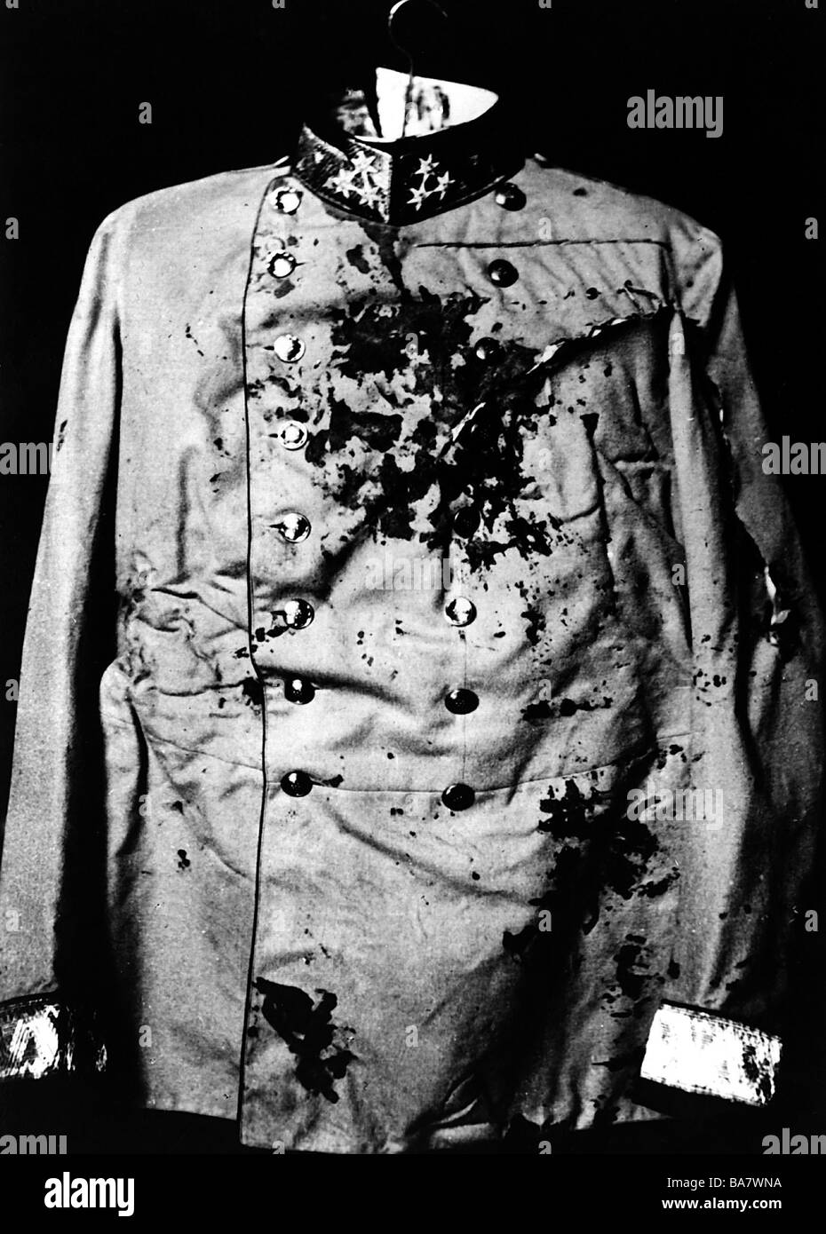 Francis Ferdinand, 18.12.1863 - 28.6.1914, Arciduca, erede apparente di Austria-Ungheria 30.1.1889 - 28.6.1914, morte, assassinio a Sarajevo, uniforme macchiata di sangue, Foto Stock