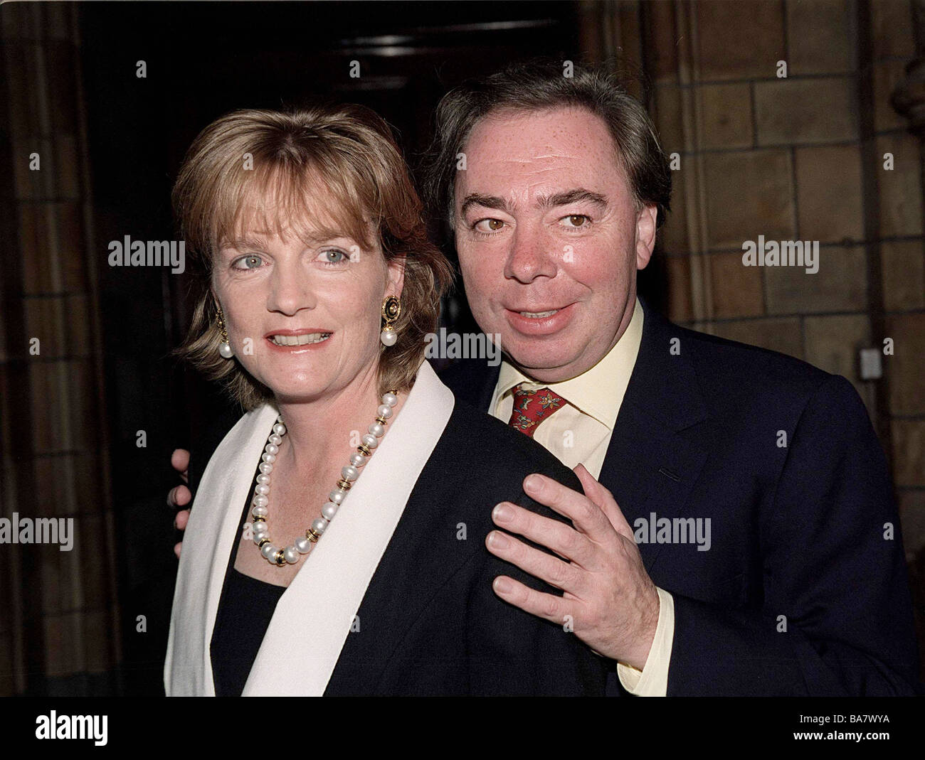 ANDREW Lloyd Webber e la moglie MADELEINE PRESSO IL MUSEO DI STORIA NATURALE PER LA SFILATA DI MODA IN AIUTO DEL ROYAL MARSDEN HOSPITAL CARITÀ Foto Stock