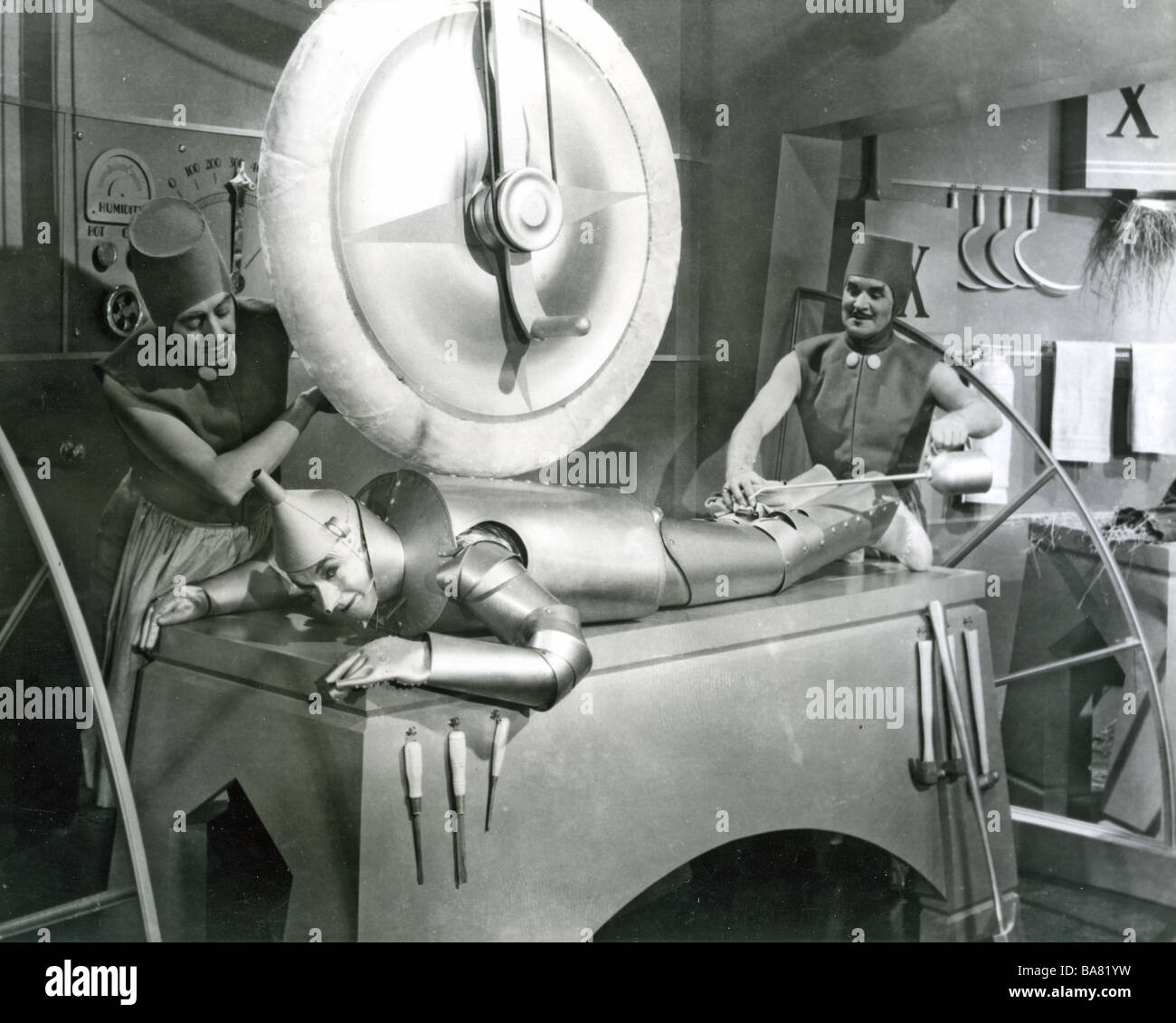 THE WIZARD OF OZ 1939 MGM film con Oliver Hardy n come l'uomo di stagno o boscaiolo Foto Stock