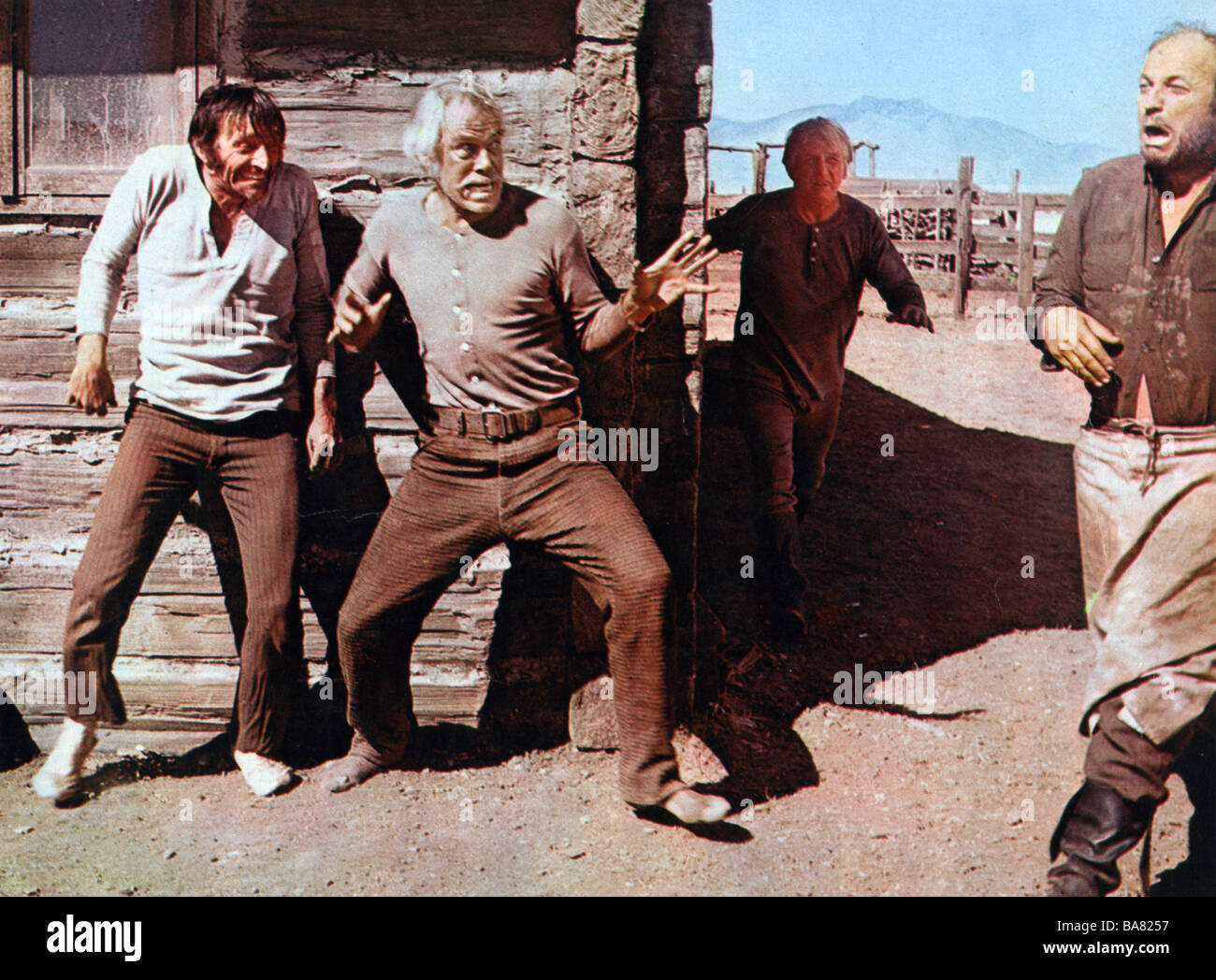 MONTE WALSH 1970 Centro Cinema film con Lee Marvin secondo da sinistra Foto Stock