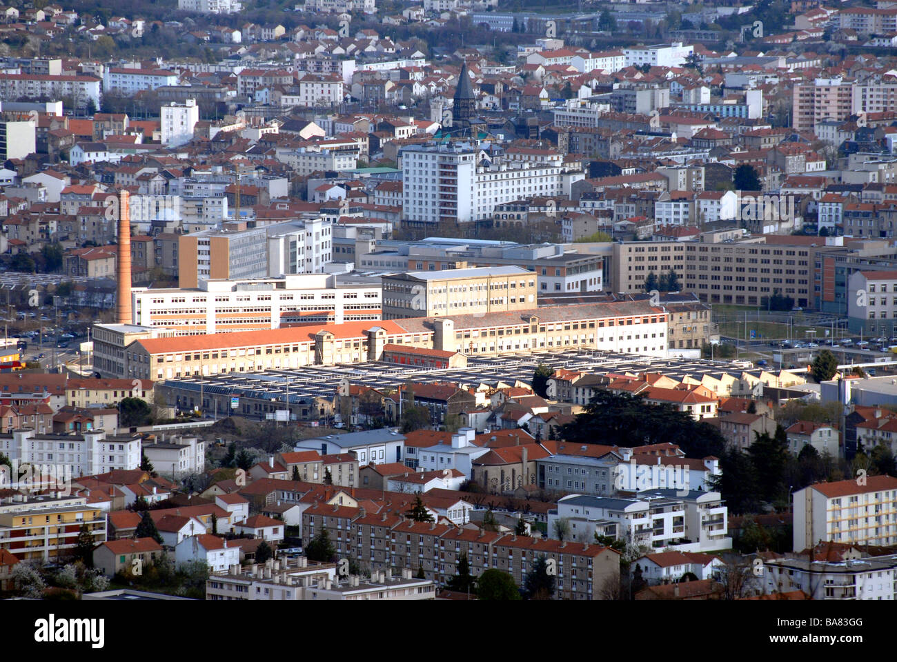 Vista aerea sulla fabbrica di Michelin, sito del Carmes, Clermont-Ferrand, Puy de Dôme, Francia Foto Stock