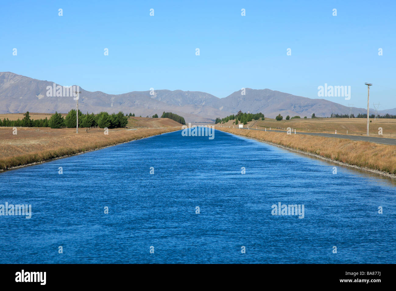 Acqua fresca canal per la generazione di energia, Canterbury,Isola del Sud,Nuova Zelanda Foto Stock