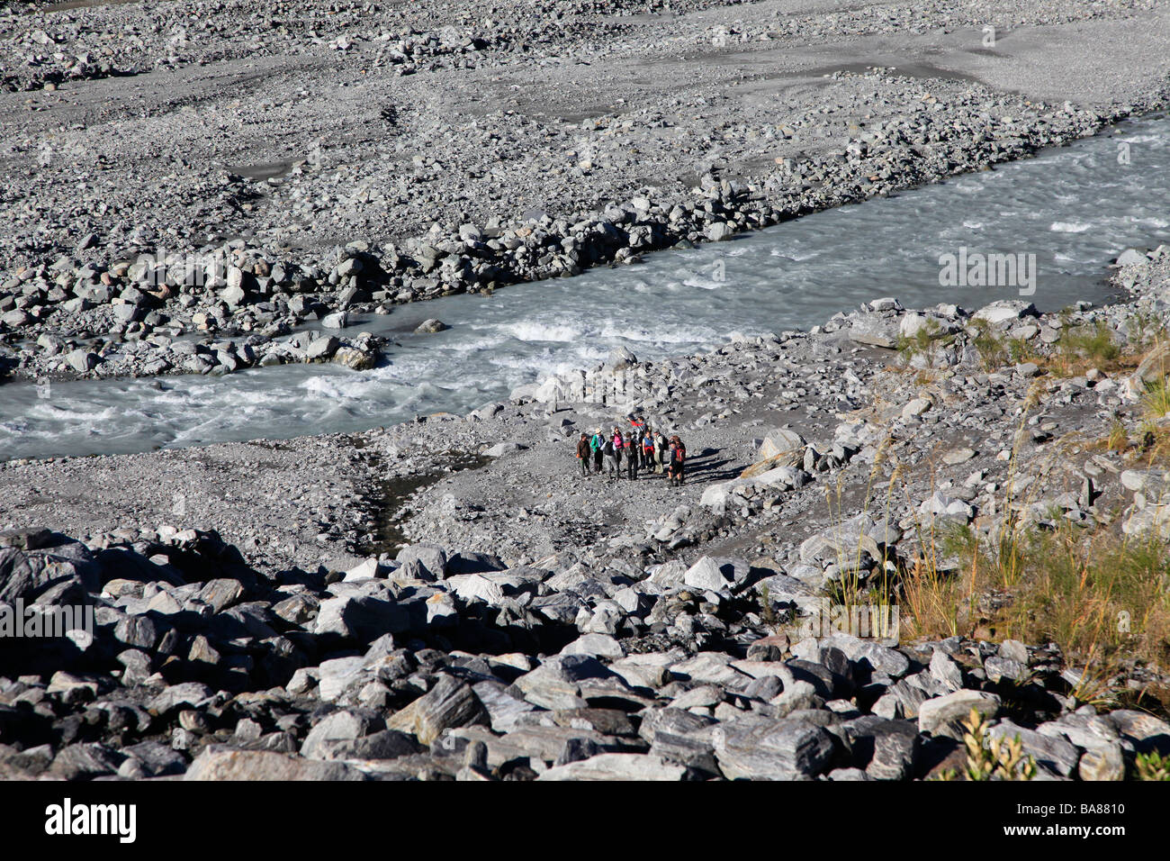 Massi e rocce nella valle di origine glaciale e il letto del fiume Foto Stock