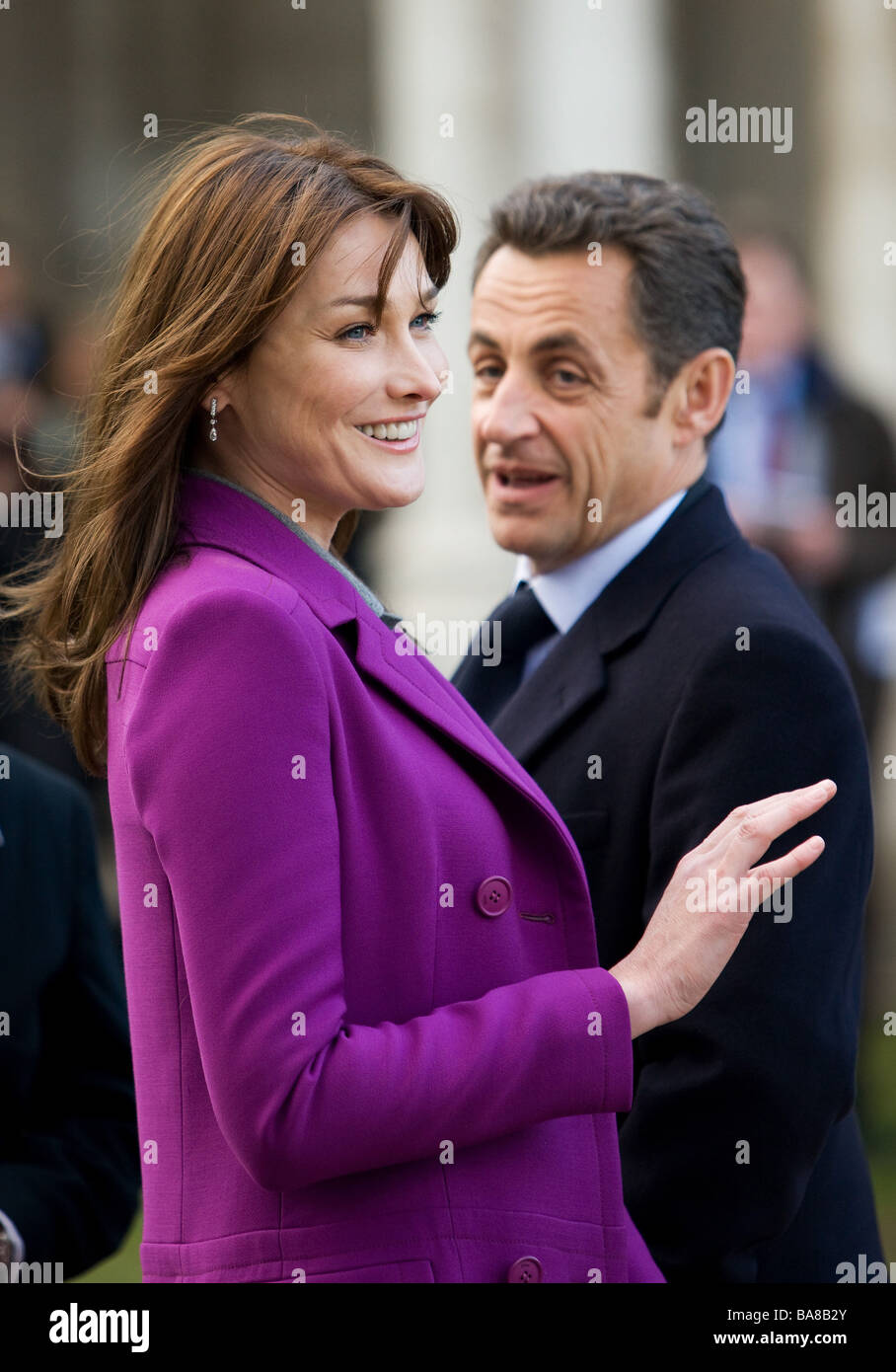Il Presidente francese Nicolas Sarkozy e la moglie prima donna di Francia Madame Carla Bruni Sarkozy visitare Greenwich sulla visita in Gran Bretagna Foto Stock