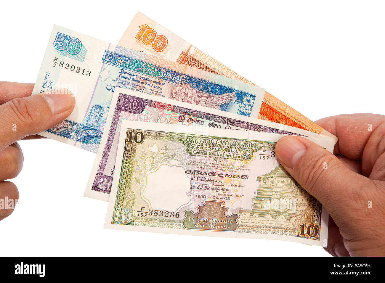 Maschio di denaro mani manciata di dello Sri Lanka valuta Foto Stock