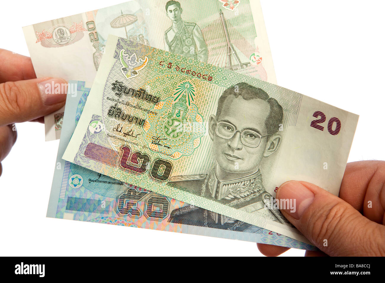 Maschio di denaro mani manciata di valuta tailandese Foto Stock