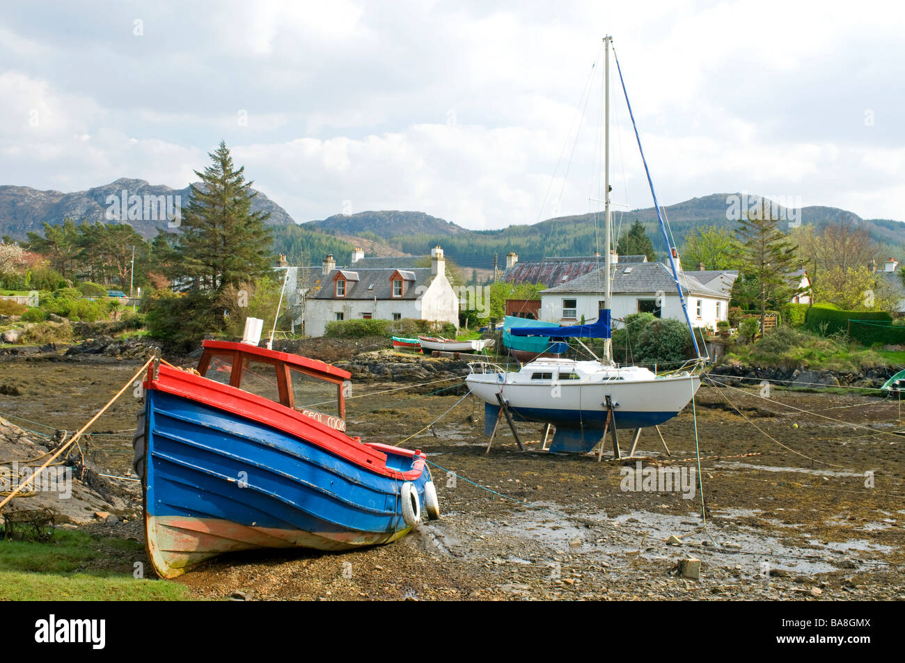 Bassa marea a Plockton sul Loch Carron a Ross-shire Highlands scozzesi SCO 2383 Foto Stock