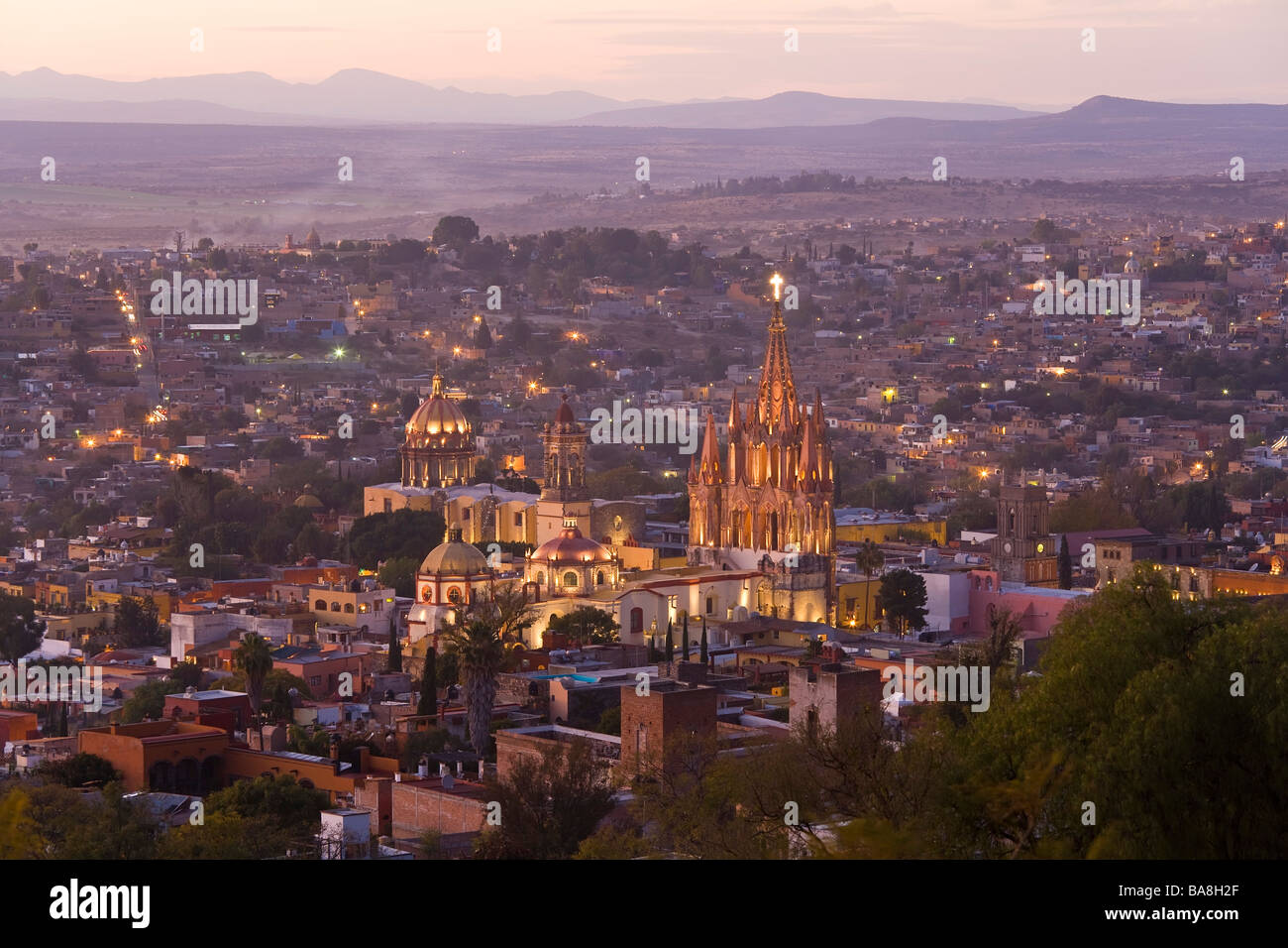 Vista su San Miguel De Allende La Parroquia Chiesa Foto Stock