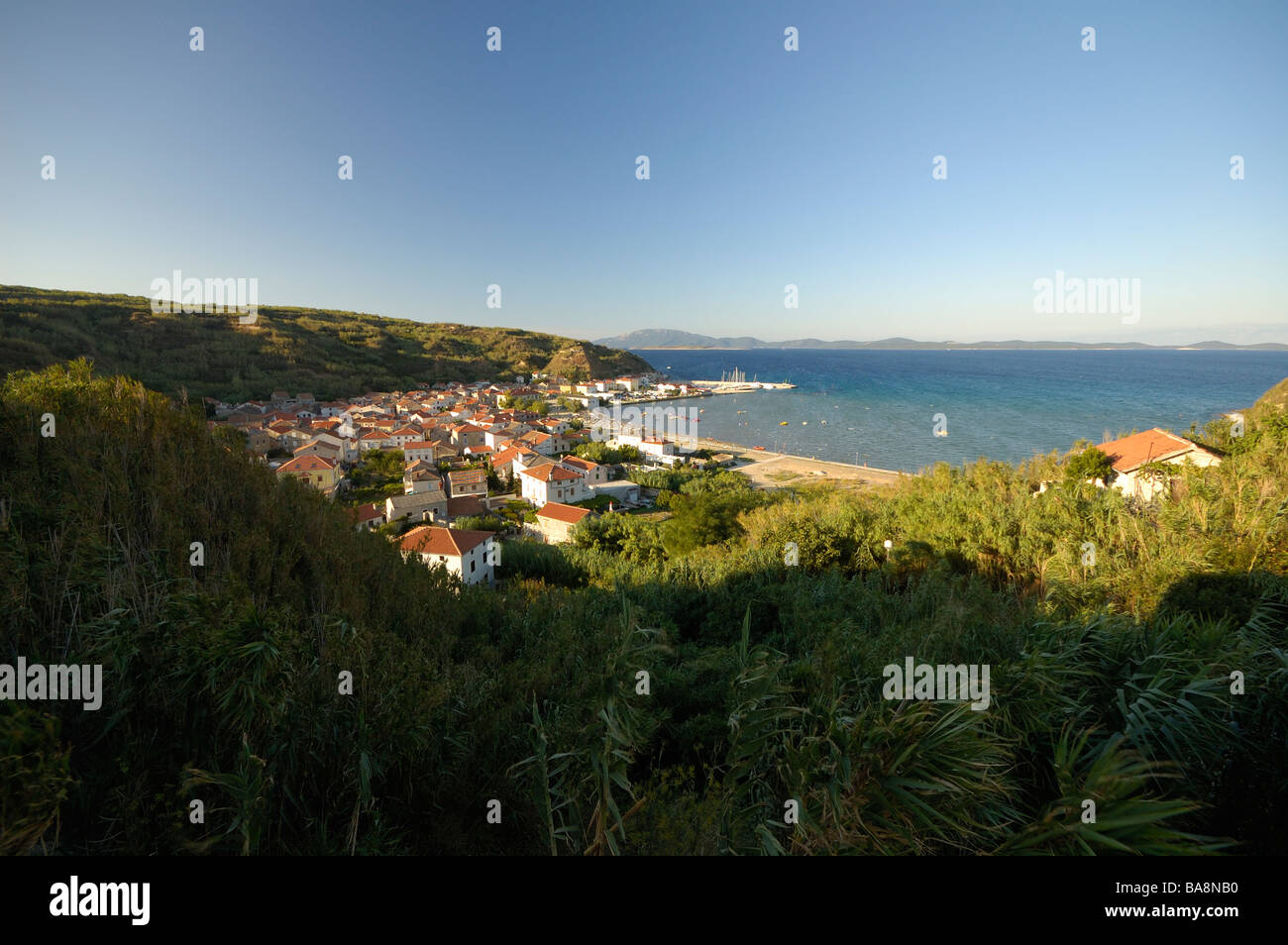 Panorama di Doljnje Selo sull isola di Susak, Croazia, Europa Foto Stock