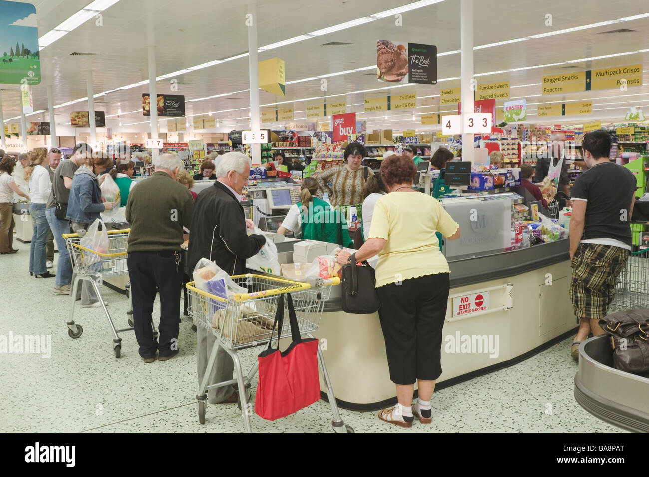 Registratori di cassa in Morrisons supermercato Gibilterra Foto Stock