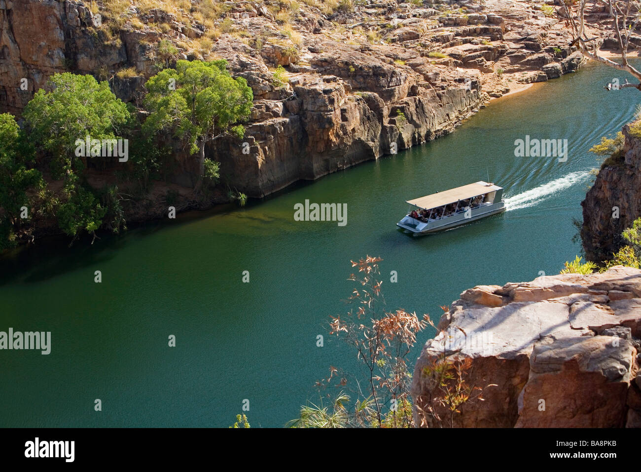 Imbarcazione turistica nel Nitmiluk (Katherine Gorge) Parco Nazionale. Katherine River, Territorio del Nord, l'AUSTRALIA Foto Stock