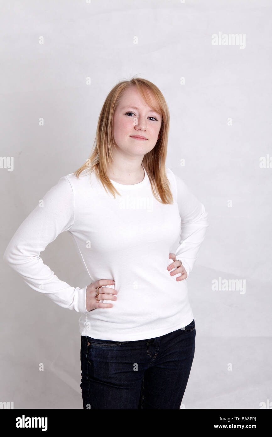 Bellezza adolescente in una casella vuota white t shirt per voi per aggiungere il proprio testo o il design Foto Stock