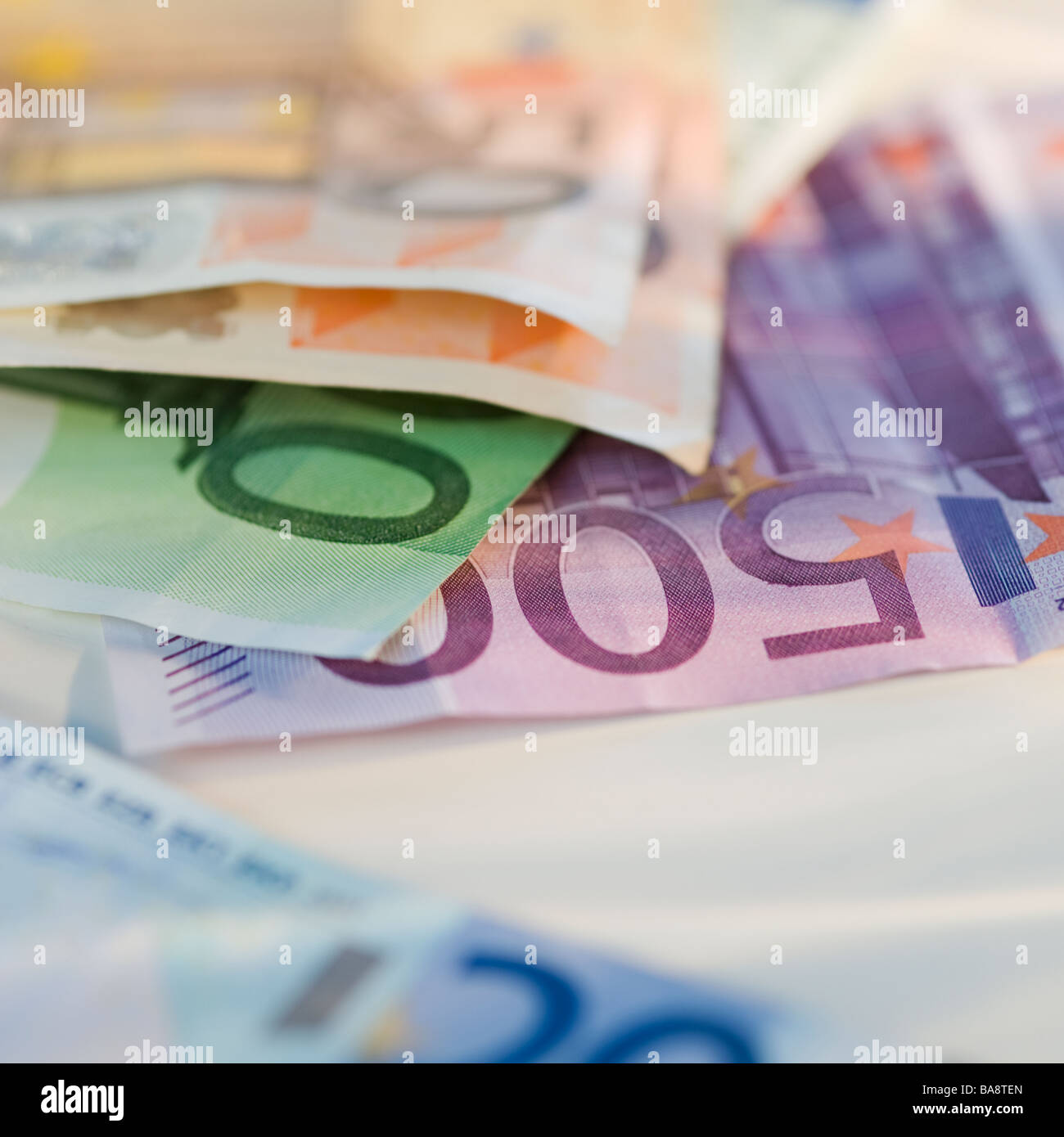 Un assortimento di banconote in euro Foto Stock