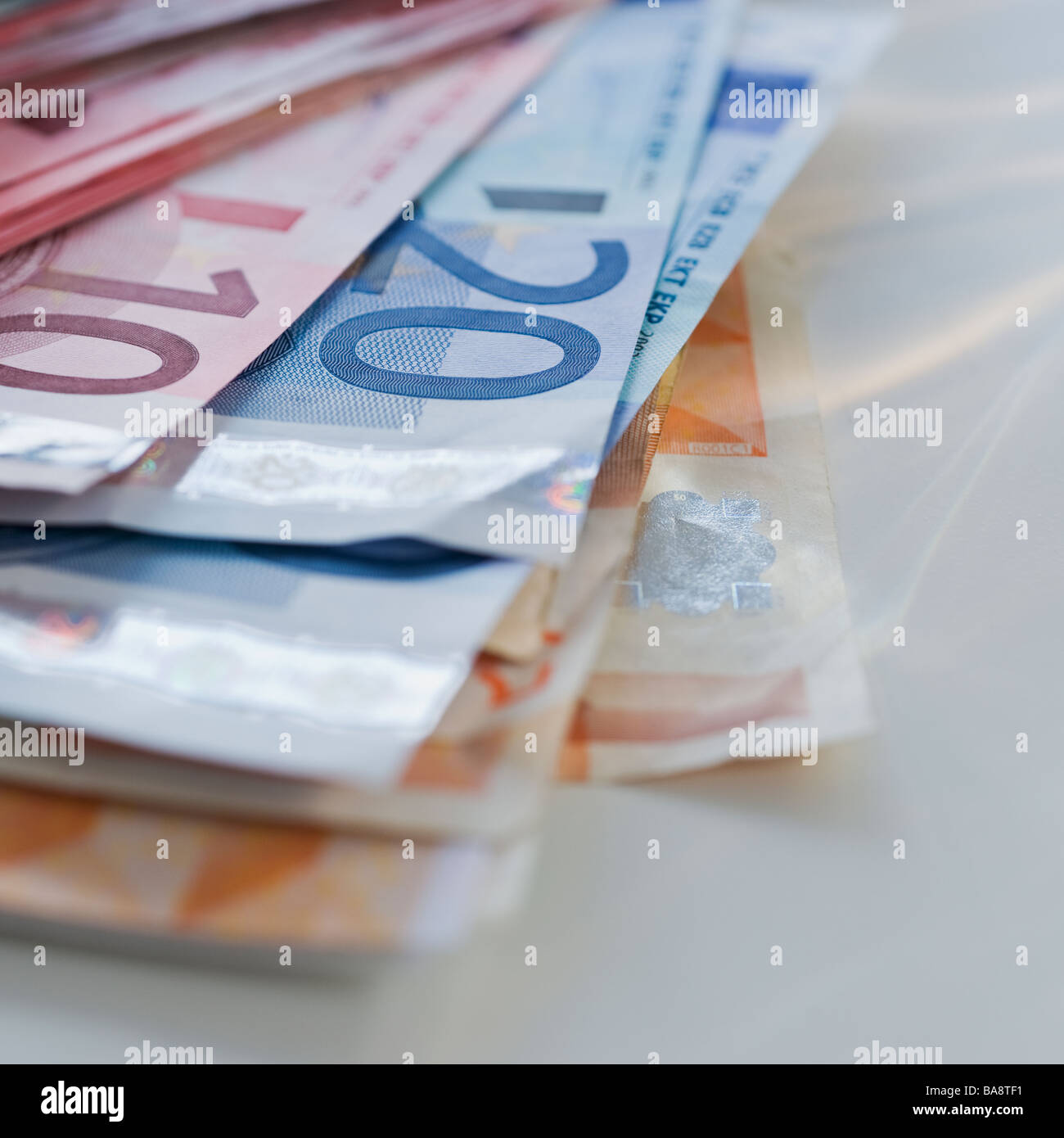 Un assortimento di banconote in euro Foto Stock