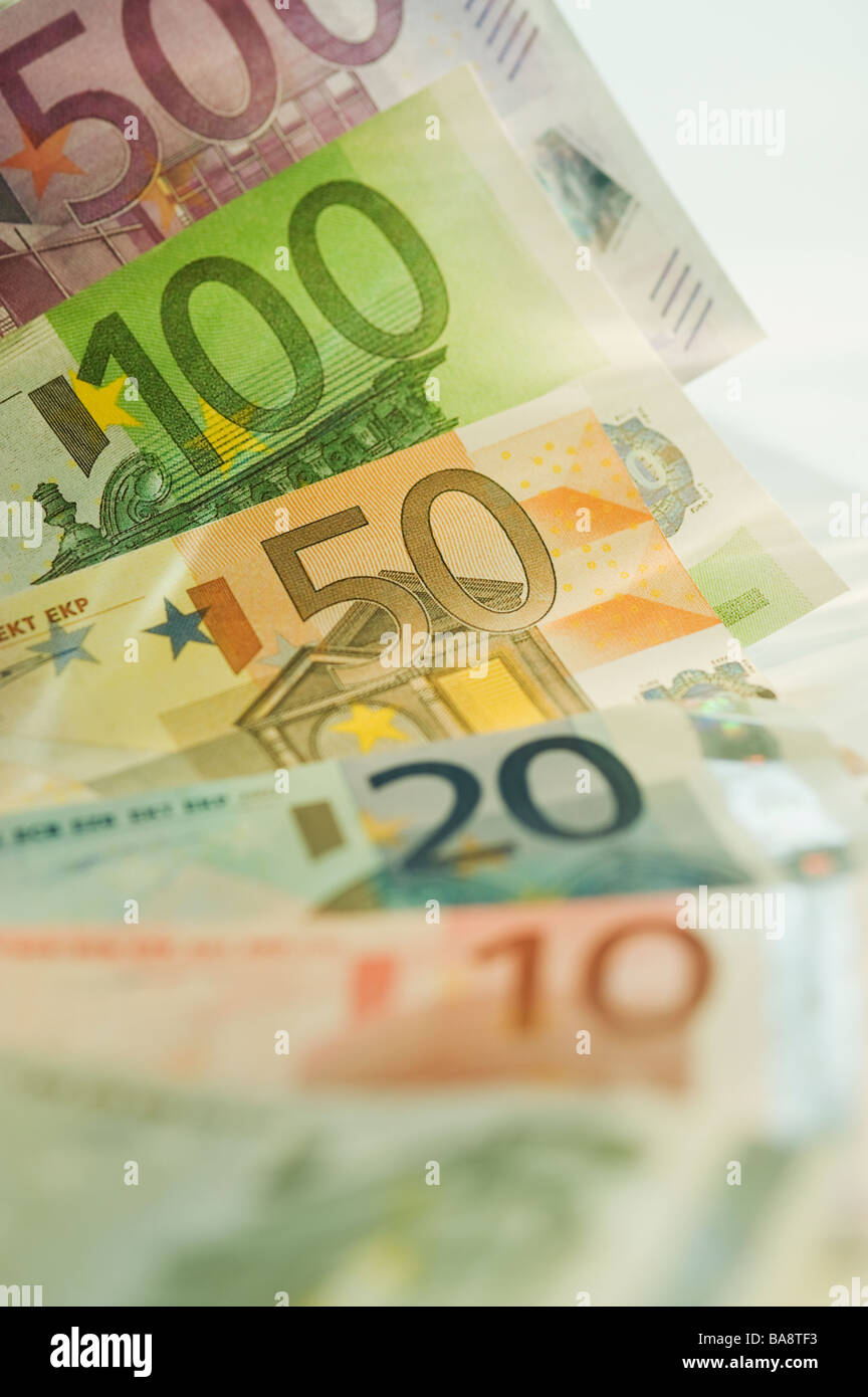 Un assortimento di banconote in euro Foto Stock
