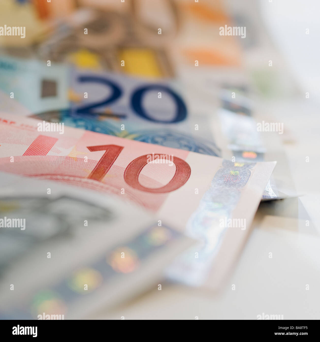 Un assortimento di banconote in euro Foto Stock