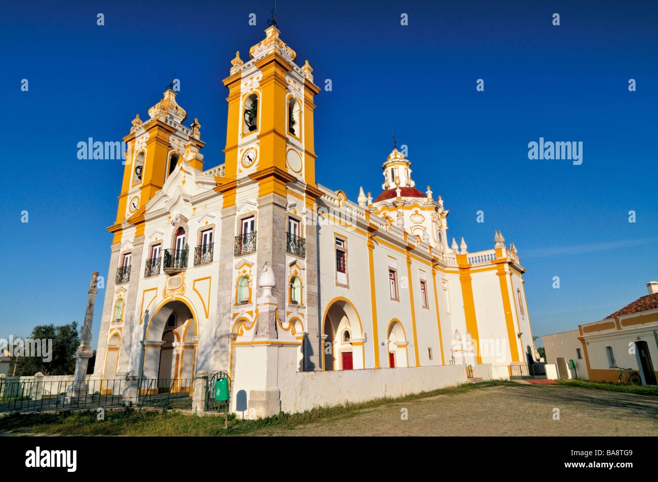 Santuario e chiesa di Nossa Senhora das Aires a Viana do Alentejo Foto Stock