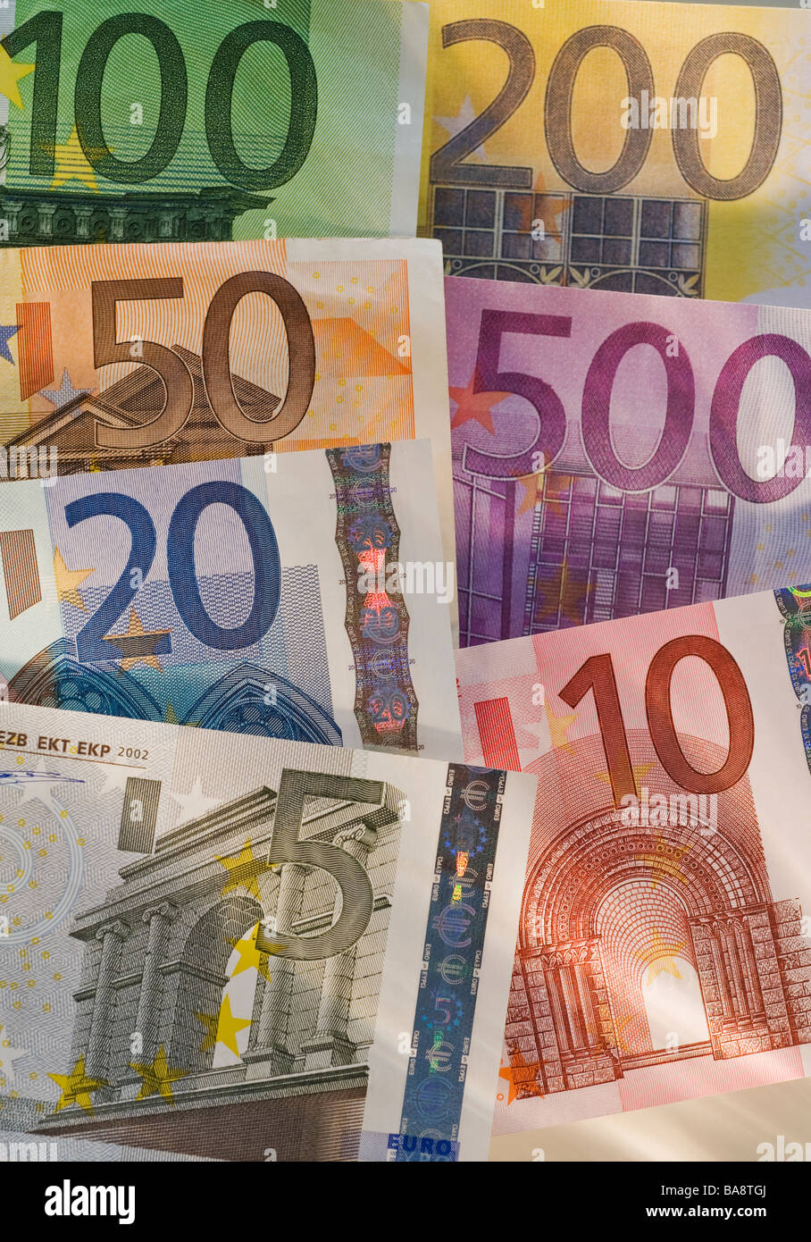 Un assortimento di banconote in euro Foto Stock
