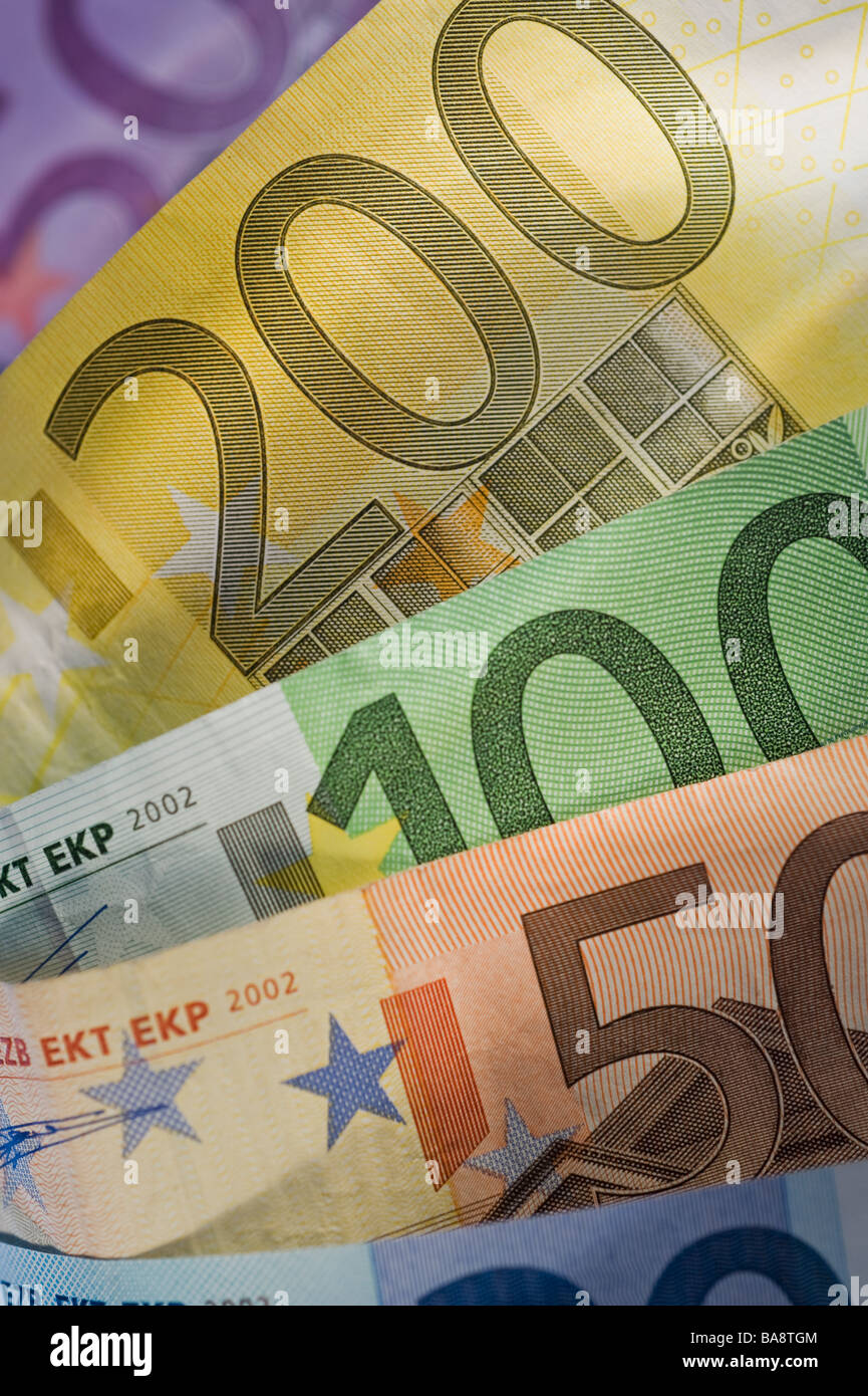 Un assortimento di banconote in euro Foto Stock