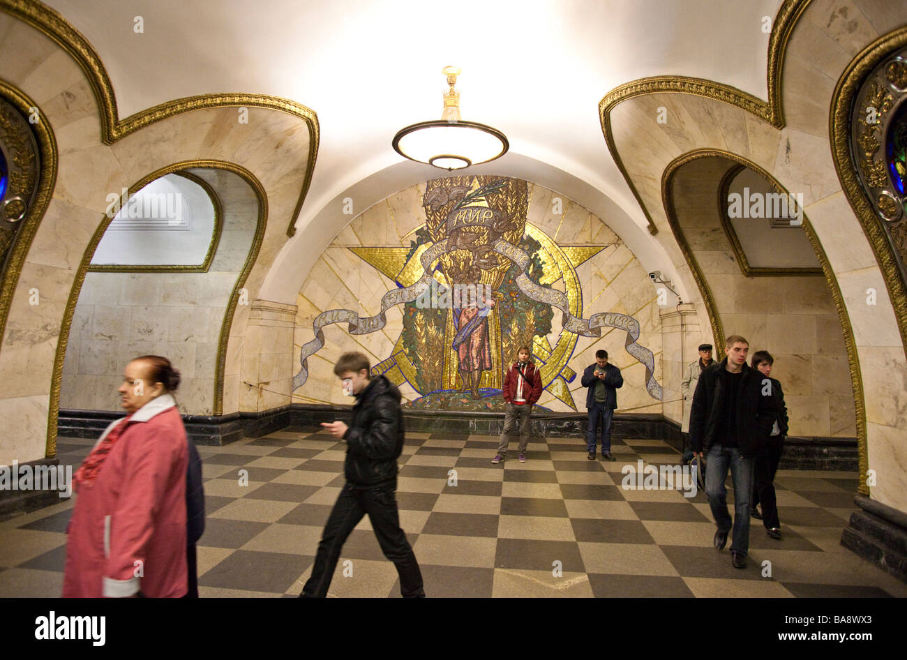 Nowoslobodskaya la stazione della metropolitana di Mosca, Russia Foto Stock