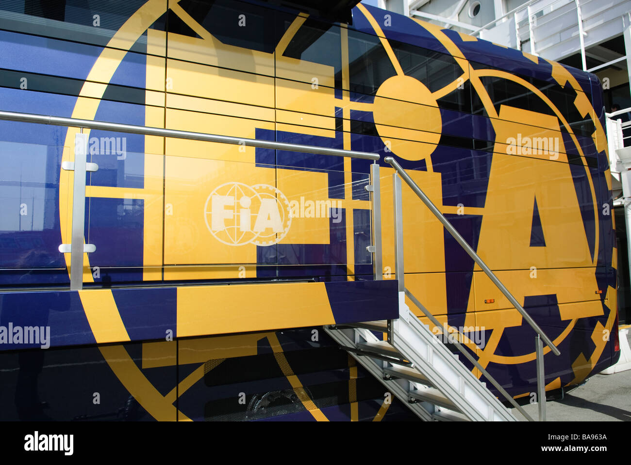Gazzetta FIA Carrello a racecourse durante la Formula Uno le sessioni di test Foto Stock