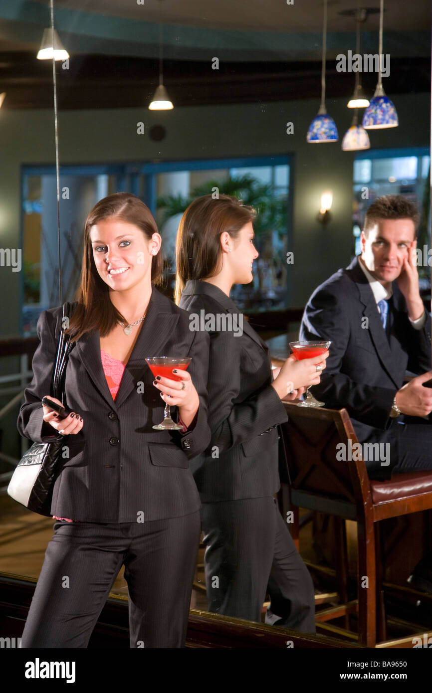 Ritratto di colleghi di lavoro in hotel moderno bar Foto Stock