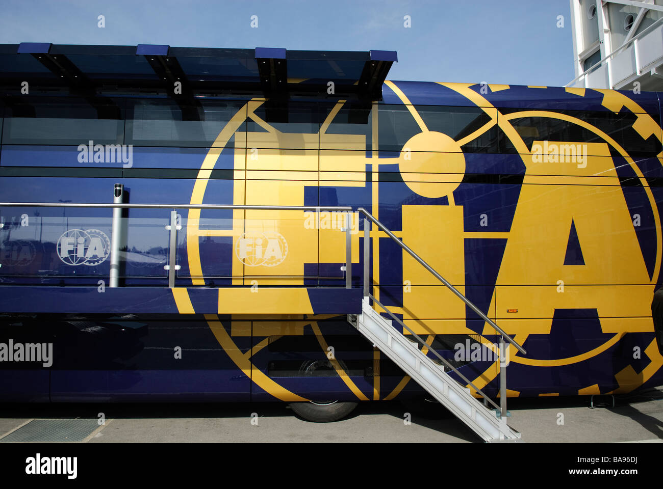 Gazzetta FIA Carrello a racecourse durante la Formula Uno le sessioni di test Foto Stock