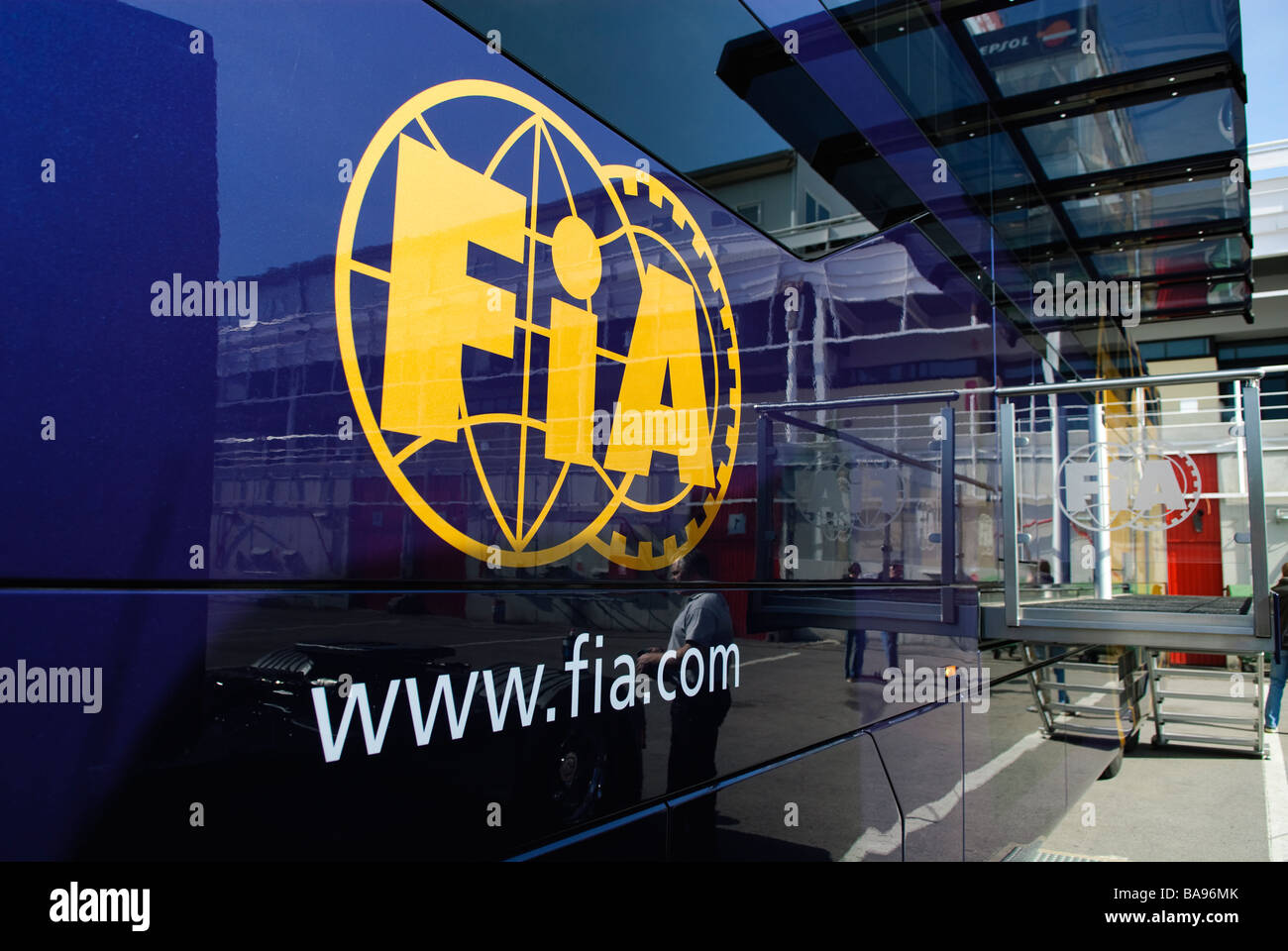 Gazzetta FIA Carrello a racecourse durante la Formula Uno le sessioni di test Foto Stock