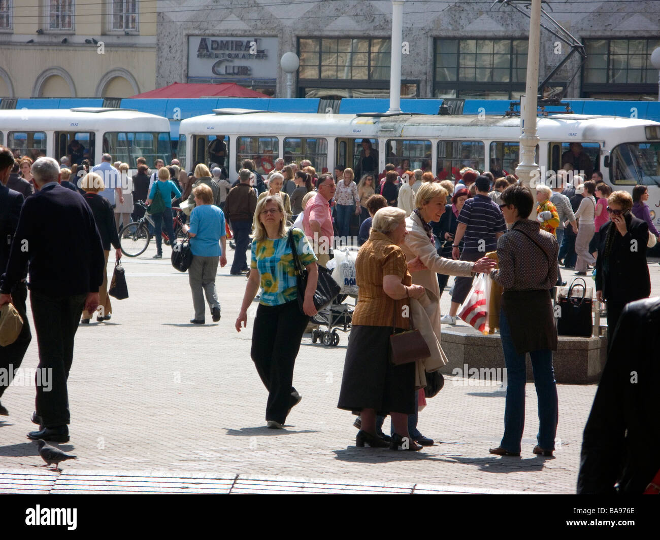 La folla, Ban Jelacic square, Zagabria, Croazia Foto Stock