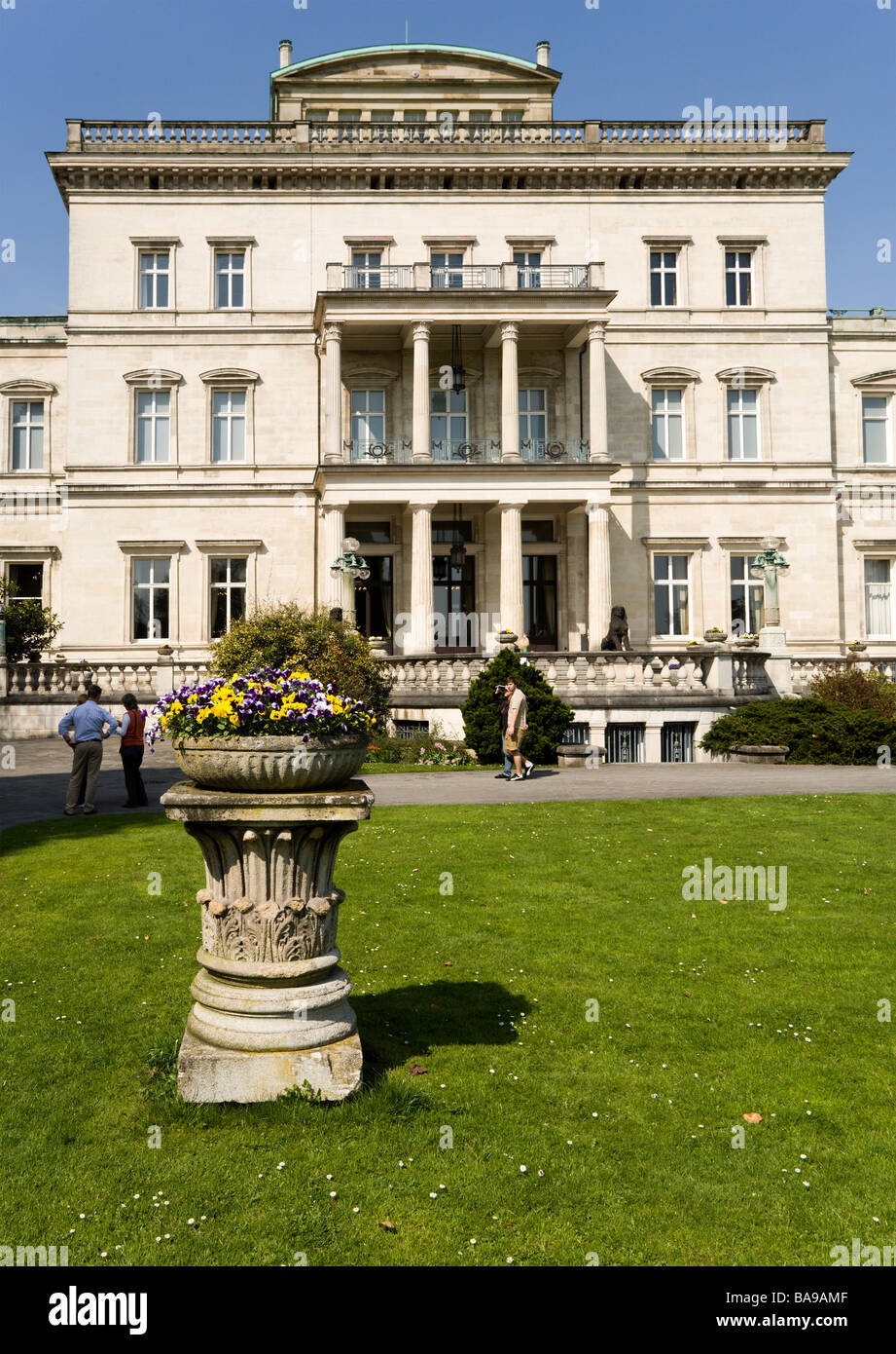 Villa Huegel in Essen, ex residenza dei magnati industriali famiglia Krupp, la zona della Ruhr, Nord Reno-Westfalia, Germania Foto Stock
