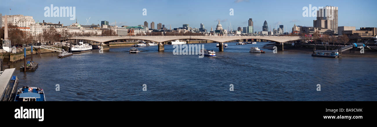 Londra e il fiume Tamigi Foto Stock